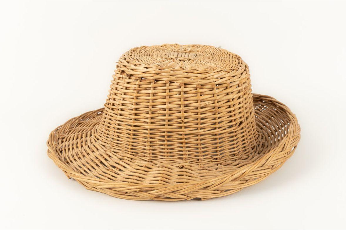 Natural wicker hat.

Additional information: 
Dimensions: Circumference: 58 cm
Condition: Very good condition
Seller Ref number: CHP46