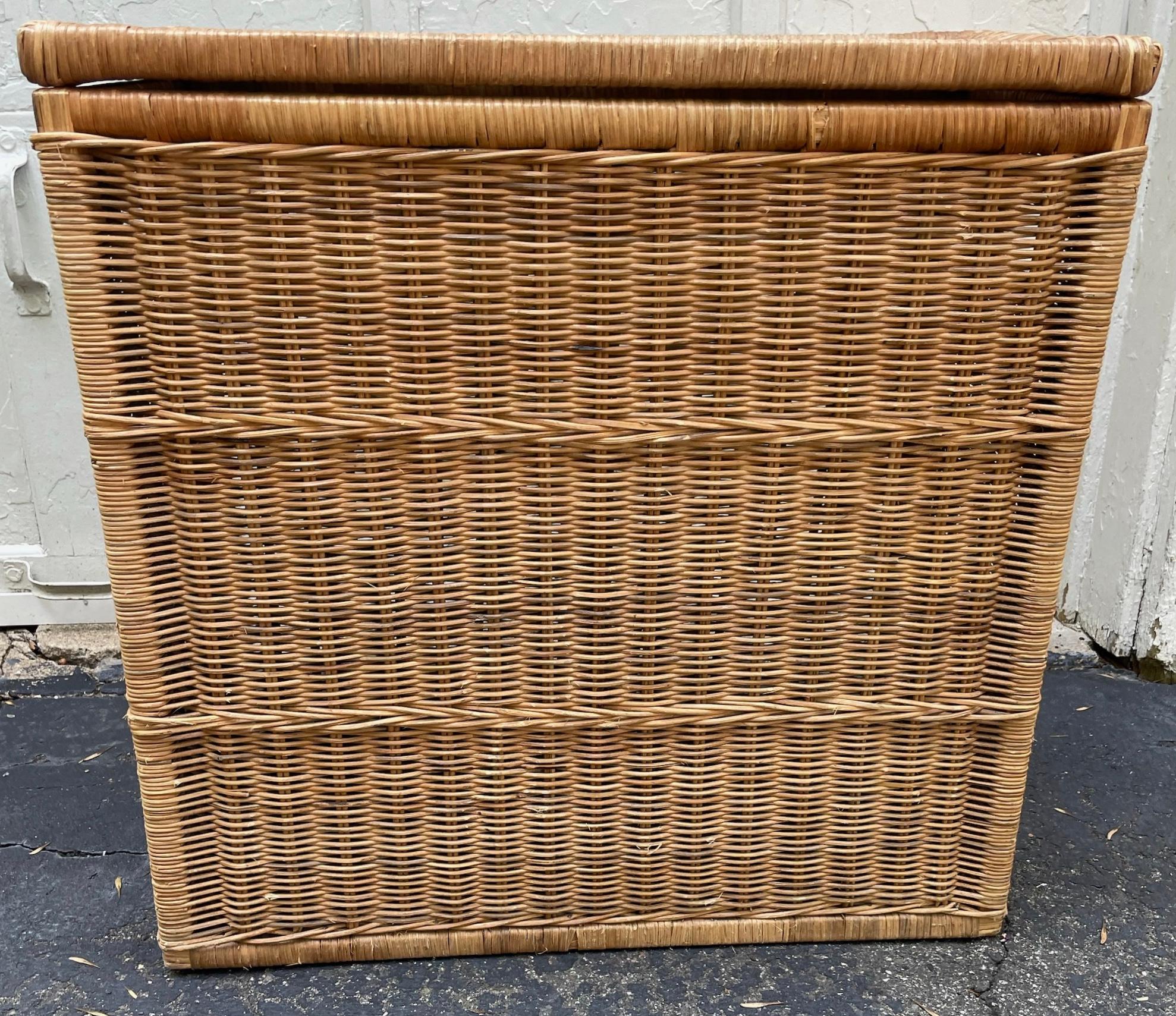 Natural wicker laundry hamper. Natural stain double compartment lidded wicker hamper with sides for light and dark laundry. United States, 20th century
Dimensions: 26