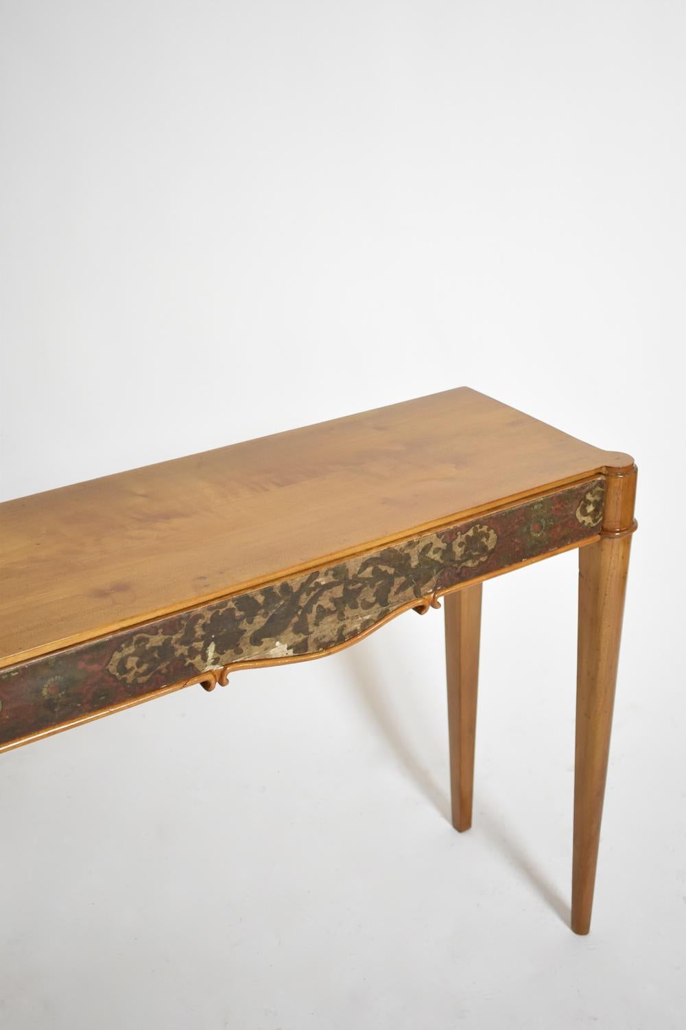 Natural wood console table, side table or bedside table opening with a painted drawer in the belt ornamented with vegetal motif surround pattern. France, 1940s.