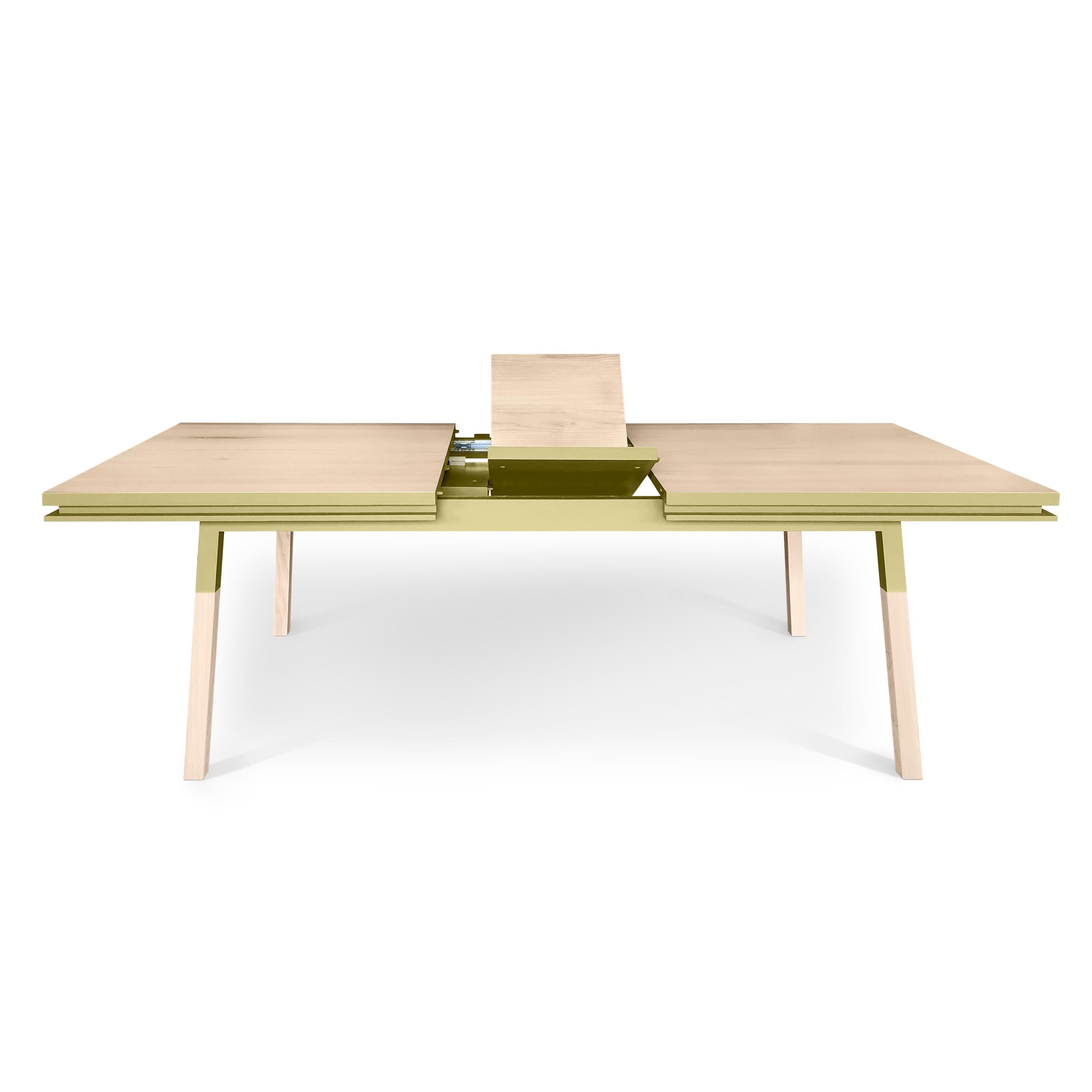 Cette table de salle à manger rectangulaire est proposée avec 2 rallonges intégrées et repliées. 

Il est fabriqué en frêne 100% massif issu de forêts françaises gérées durablement et certifiées PEFC.

Les 3 longueurs sont 220 cm / 86.6 in lorsque