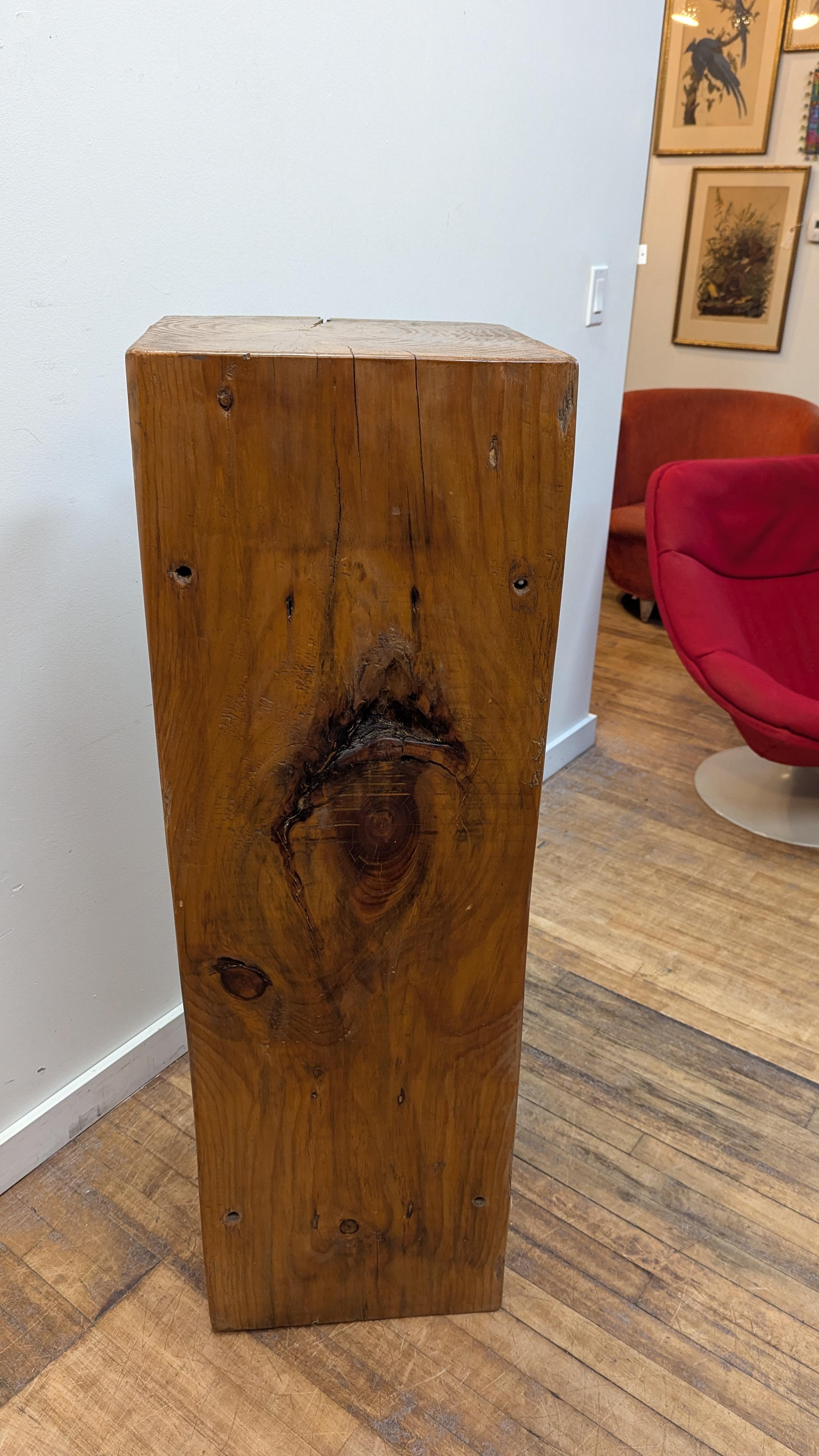 Natural Wood Block Pedestal Stand (20. Jahrhundert) im Angebot