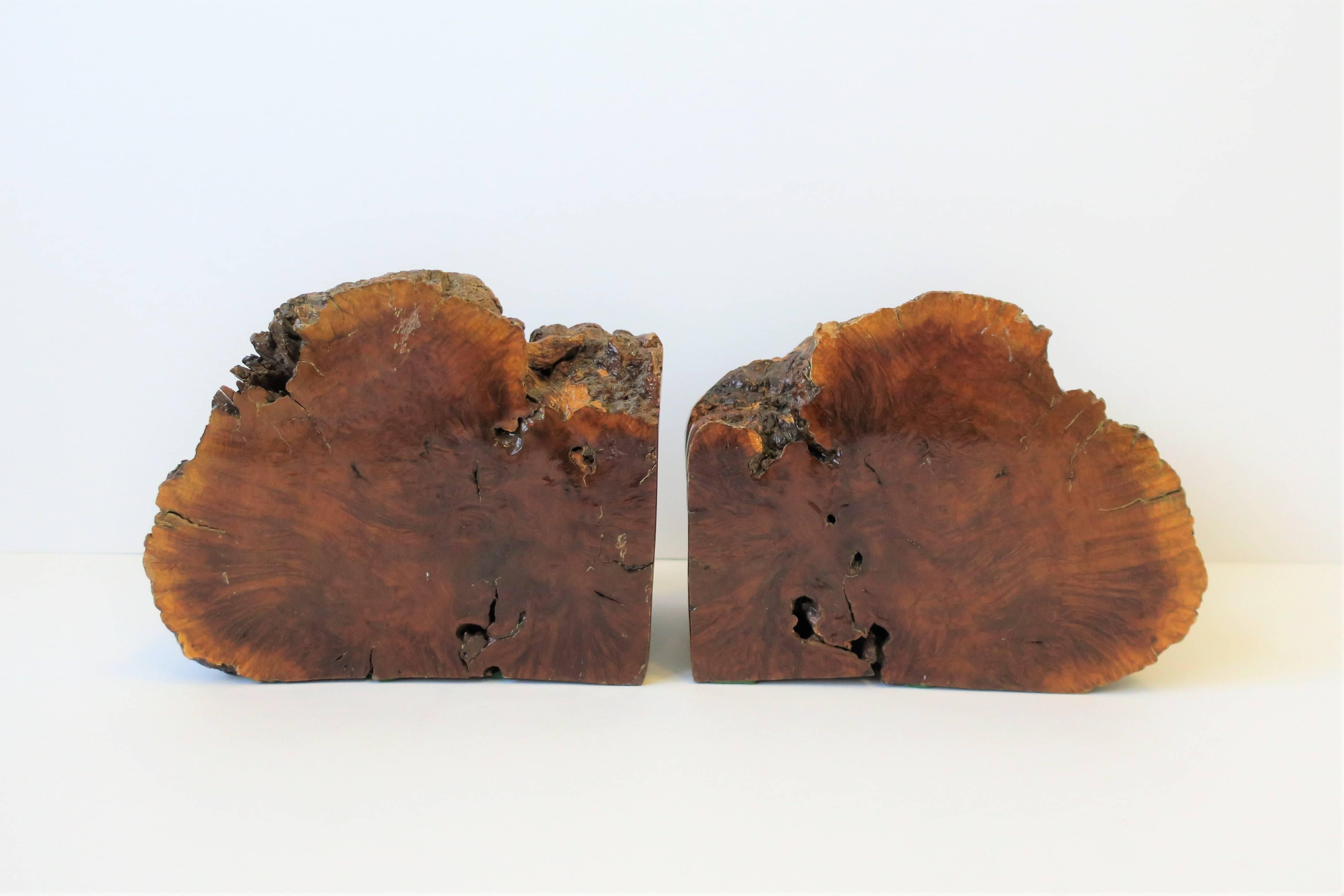 A beautiful pair of vintage natural/organic wood bookends. 

Each measure approximately: 5.75