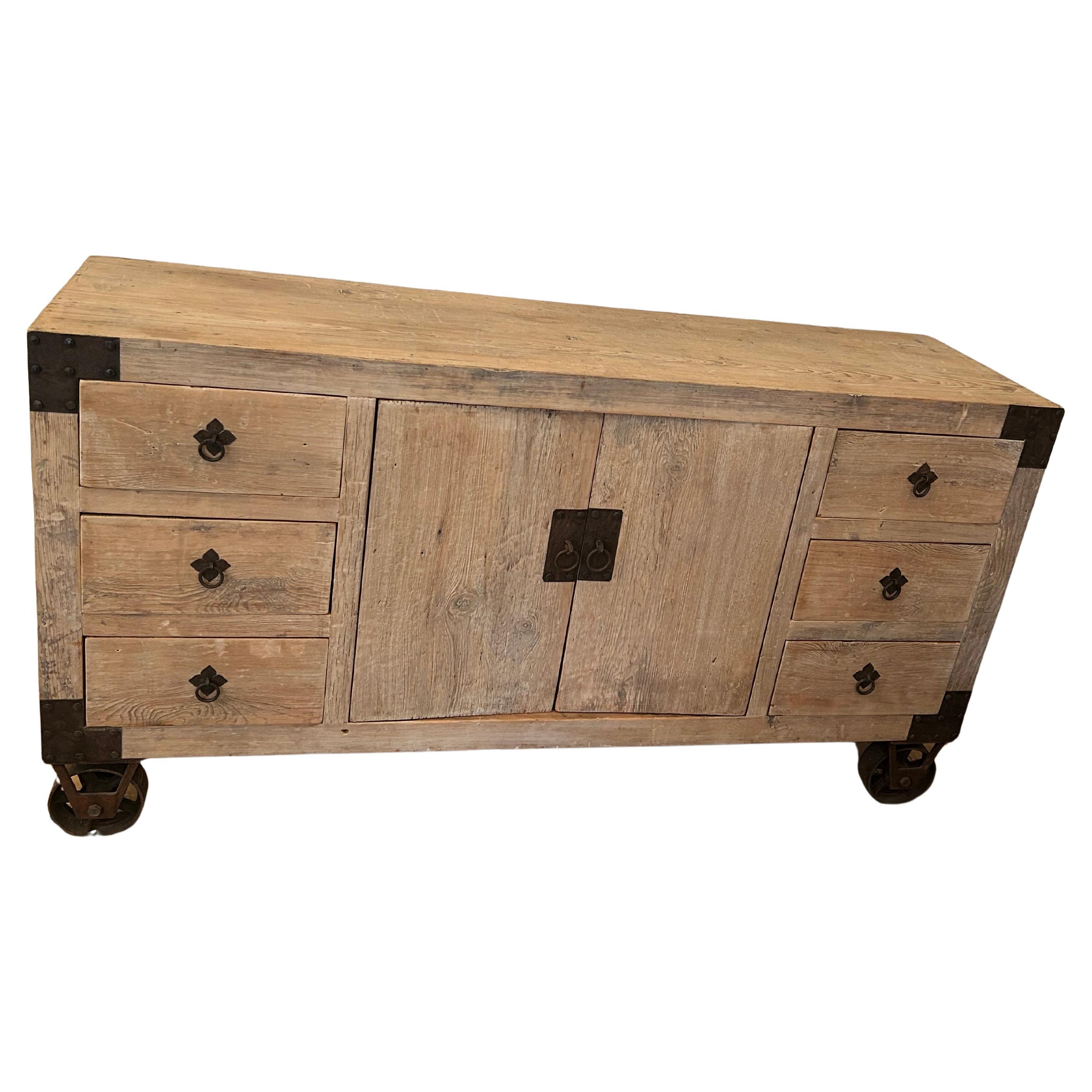 Natural Wood Console Cabinet Sideboard with Iron Wheels and Hardware en venta