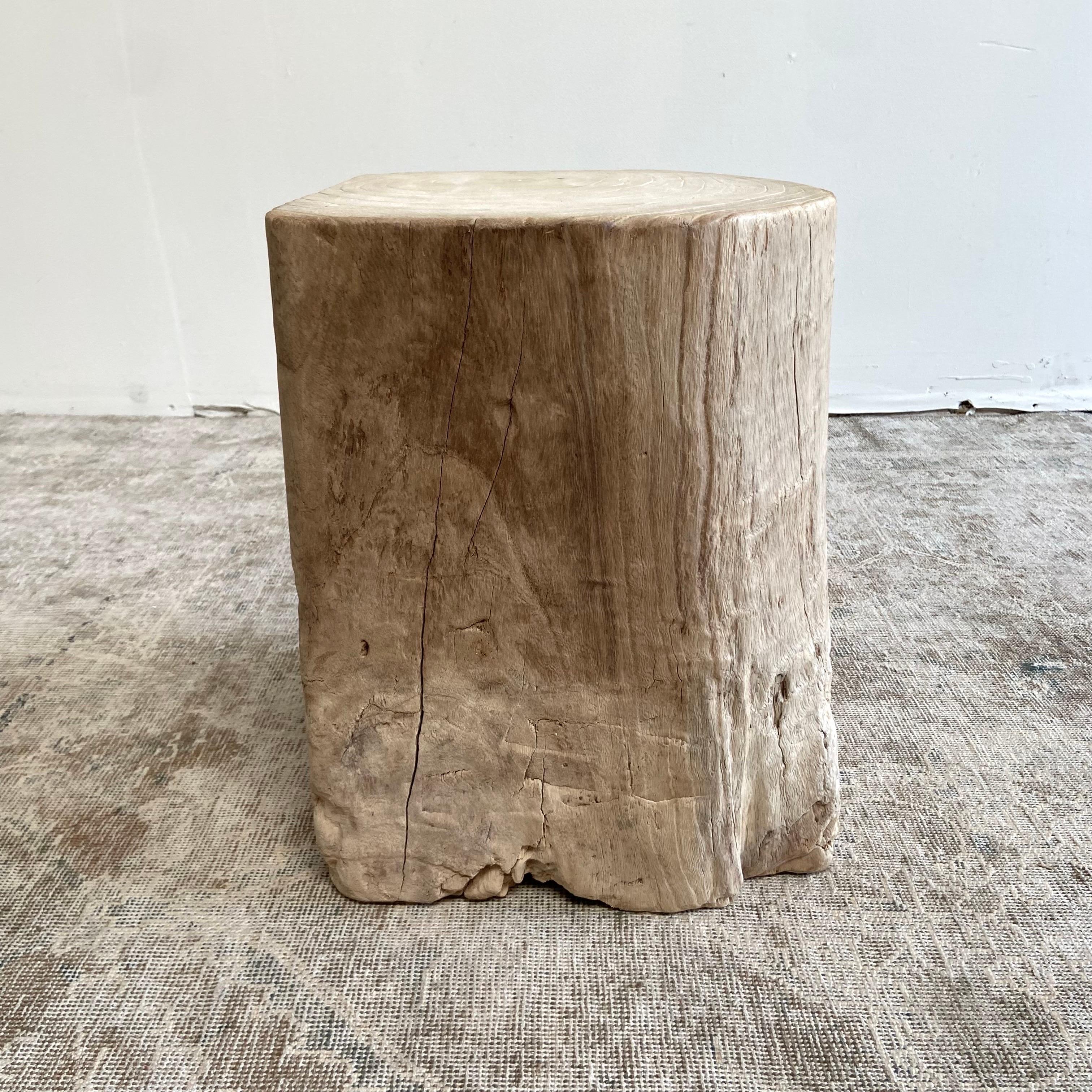 Natural Wood Stump Side Table or Stool In Good Condition In Brea, CA