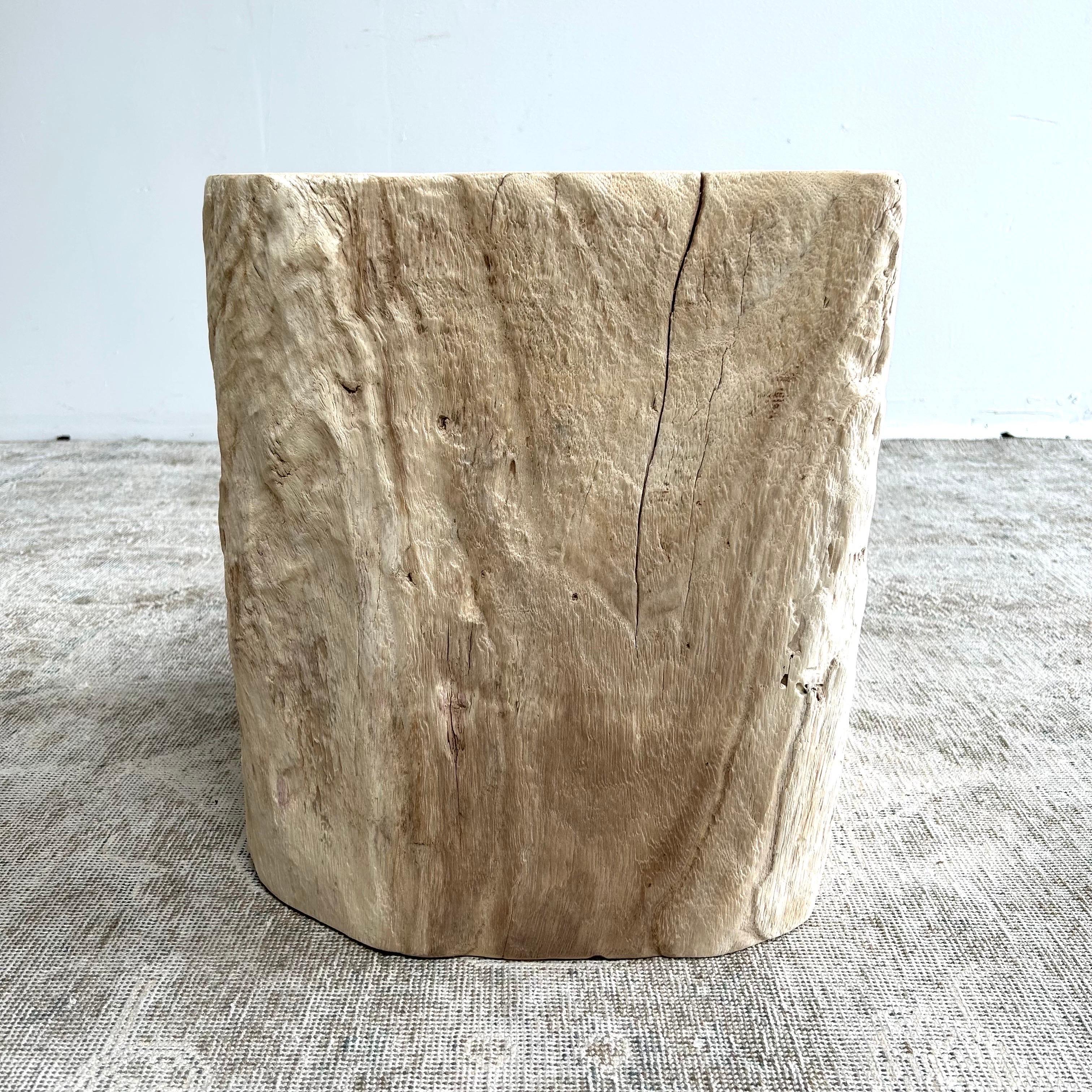 Natural Wood Stump Side Table or Stool In Good Condition In Brea, CA