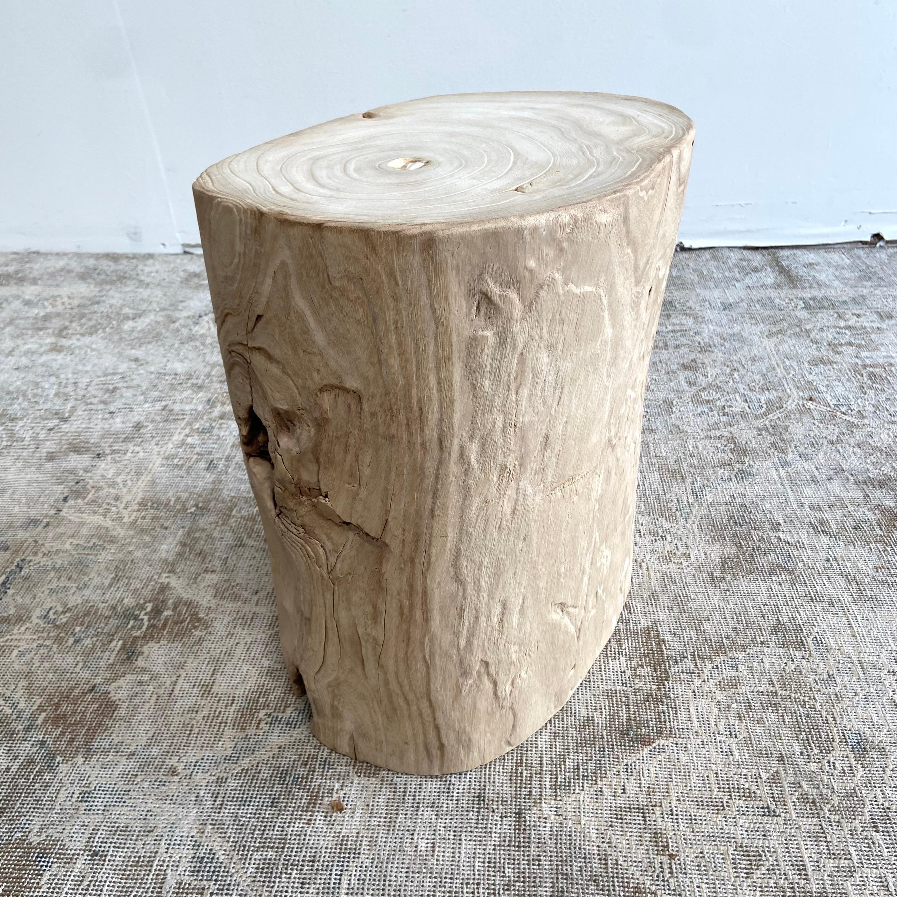 Natural Wood Stump Side Table or Stool In Good Condition In Brea, CA