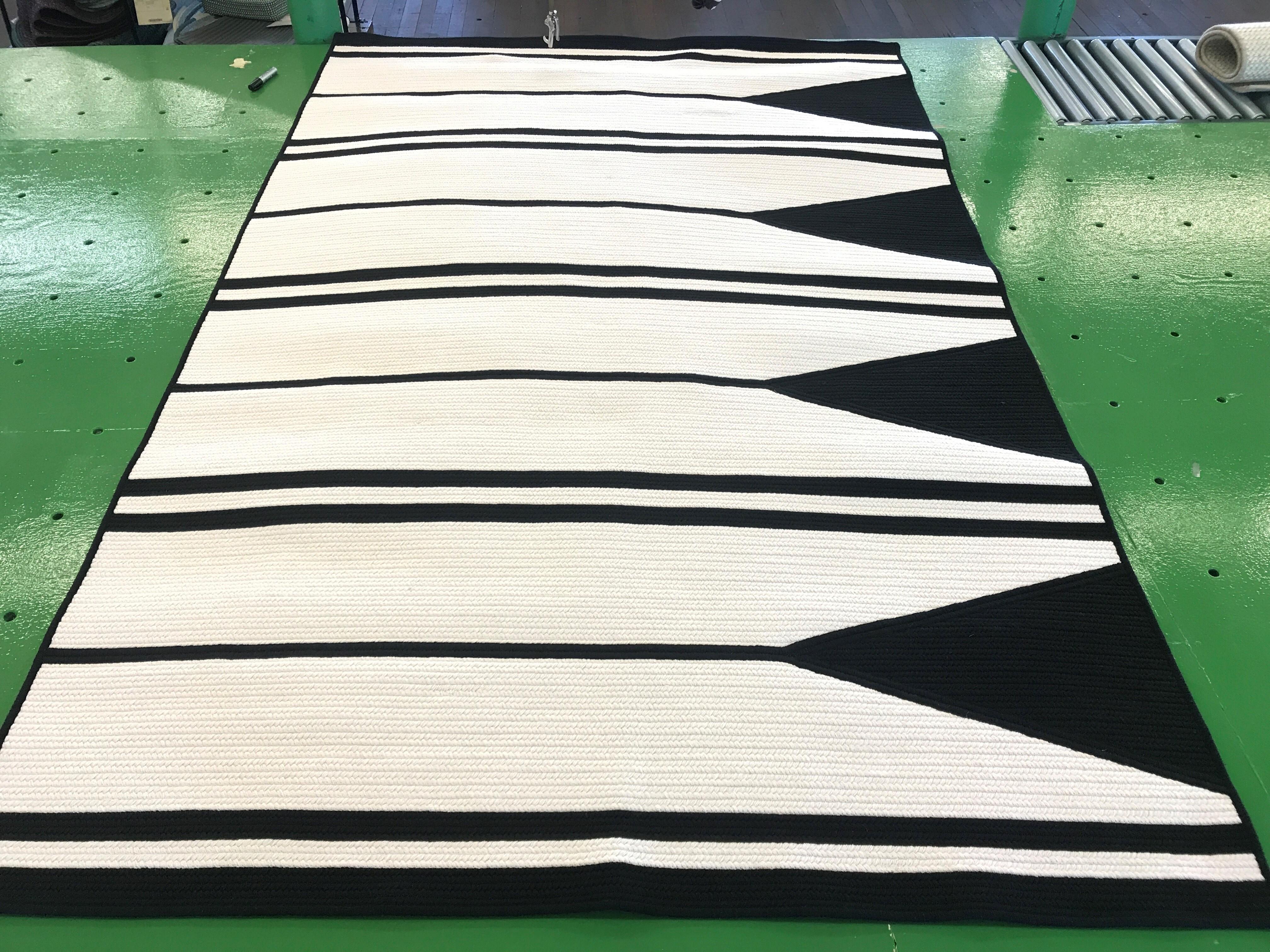 The Aya Black and White Wool Blend Rug in a 8'x9'4