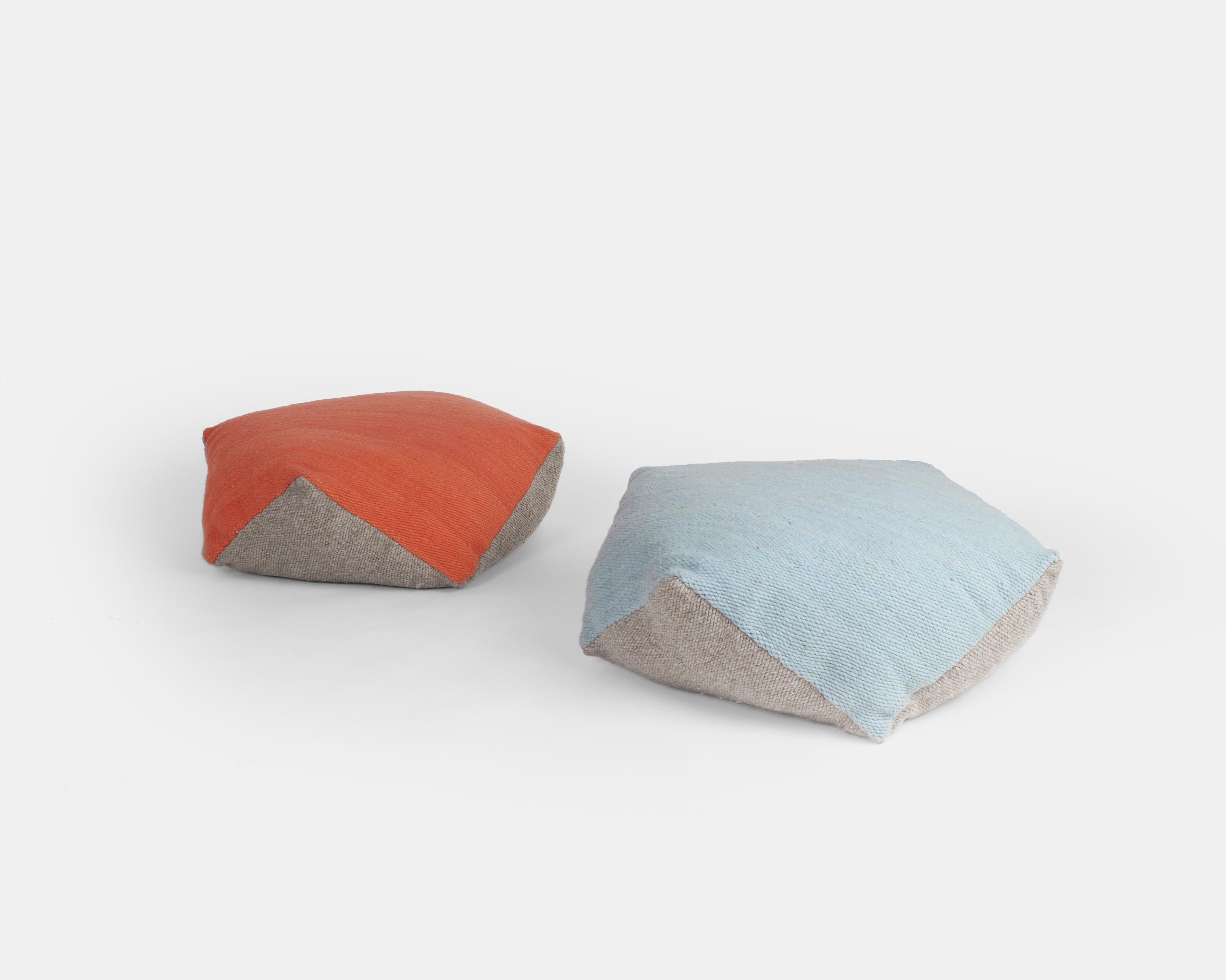 Mexicain Pouf contemporain mexicain en laine naturelle fait à la main en vente