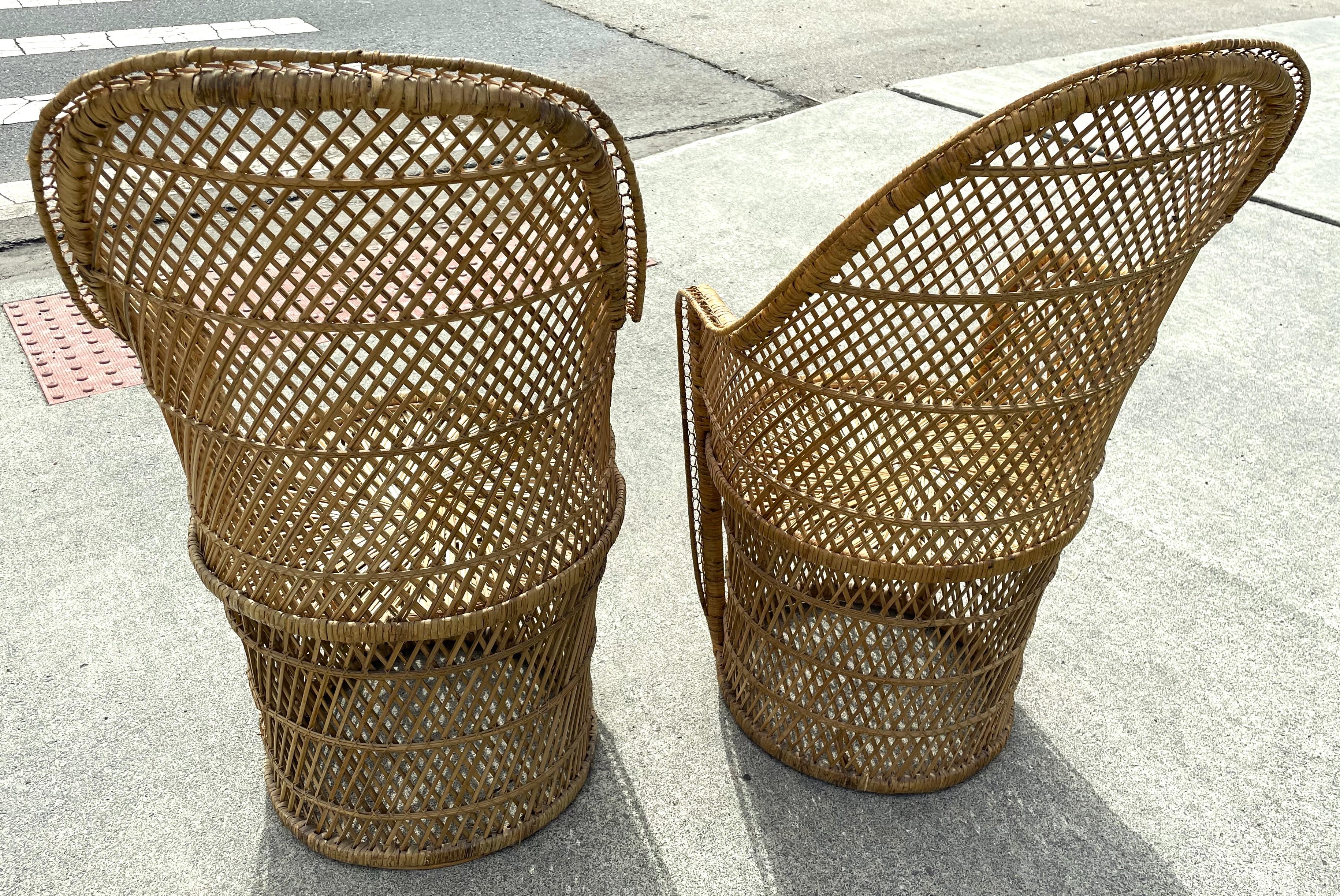 Natürliche geflochtene Rattan/Wicker Mid Century Barrel Stühle ein Paar (Unbekannt) im Angebot