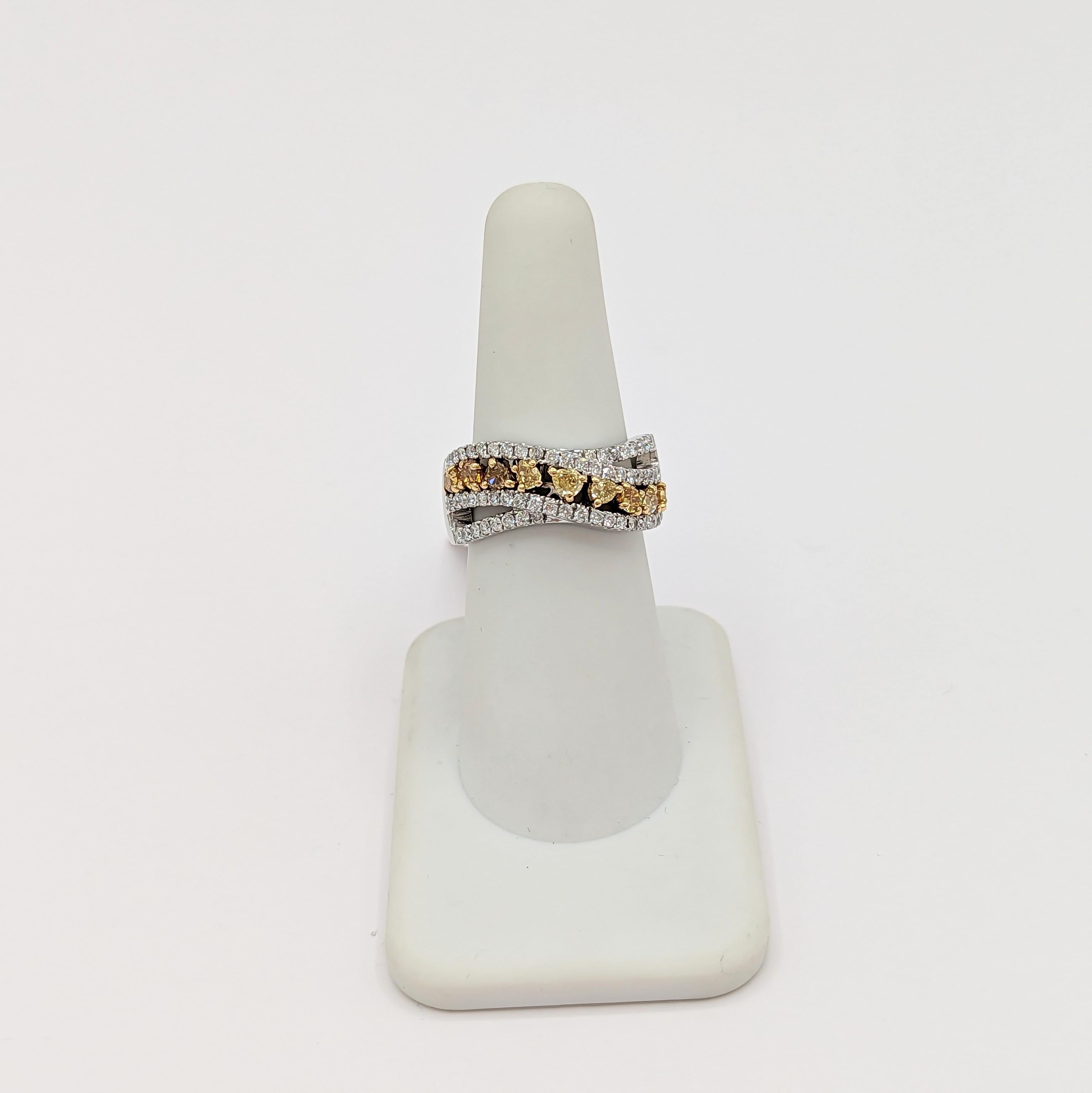 Natural Yellow and White Diamond Band Ring in 18K White Gold In New Condition For Sale In Los Angeles, CA