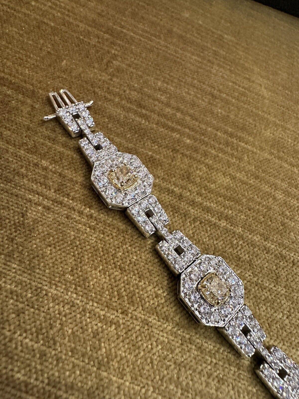 Armband aus 18 Karat Weißgold mit natürlichenen gelben und weißen Diamanten von 15,86 Karat insgesamt im Zustand „Hervorragend“ im Angebot in La Jolla, CA
