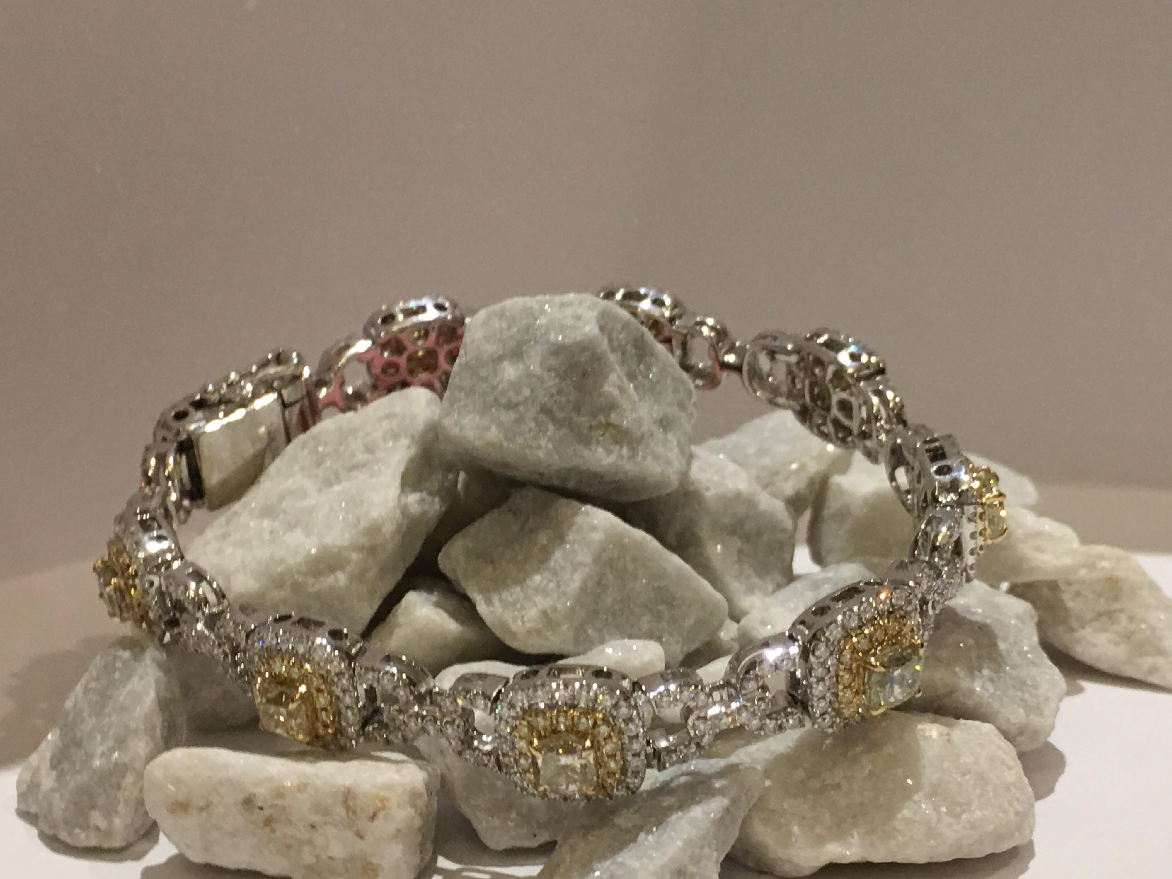 Natural Yellow and White Diamond Bracelet Set in 14 Karat Gold In New Condition In Trumbull, CT