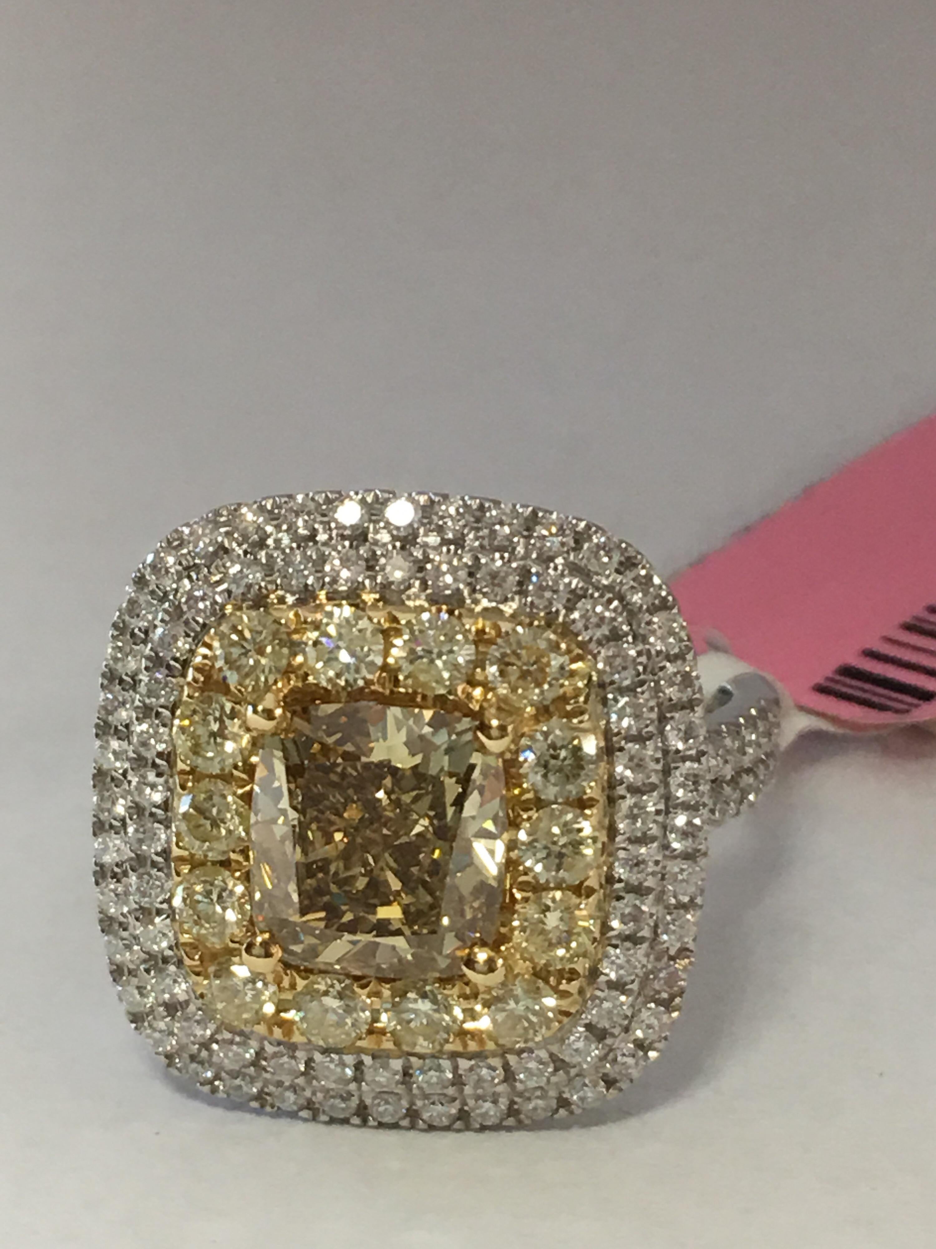Natural Yellow and White Diamond Ring In New Condition In Trumbull, CT