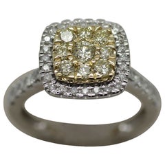 Diamanti naturali gialli e bianchi incastonati in un anello in oro bianco 10k