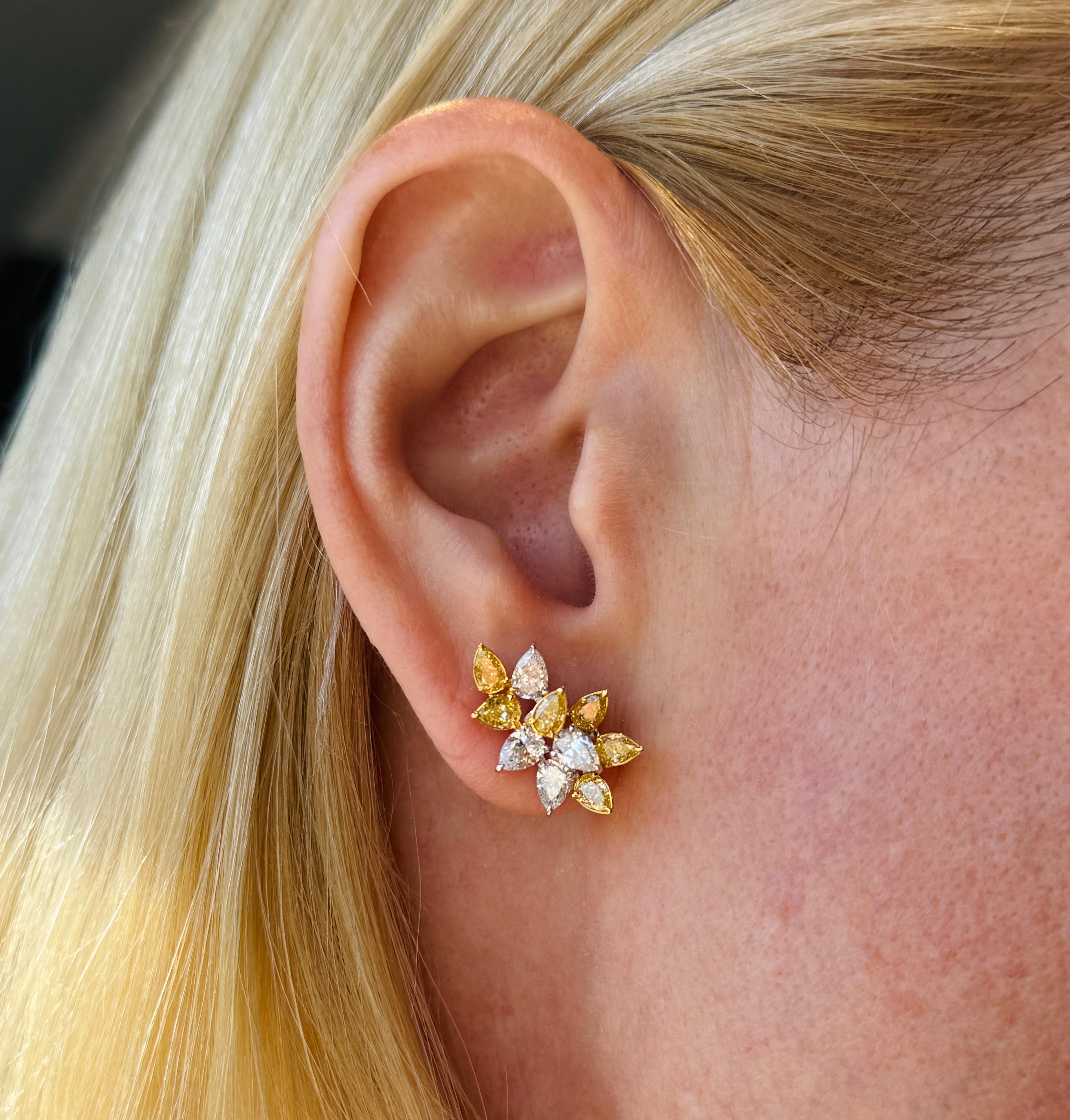 Taille poire Natural Yellow and White Pear-Shaped Diamond Cluster Earrings Studs In 18K Gold en vente