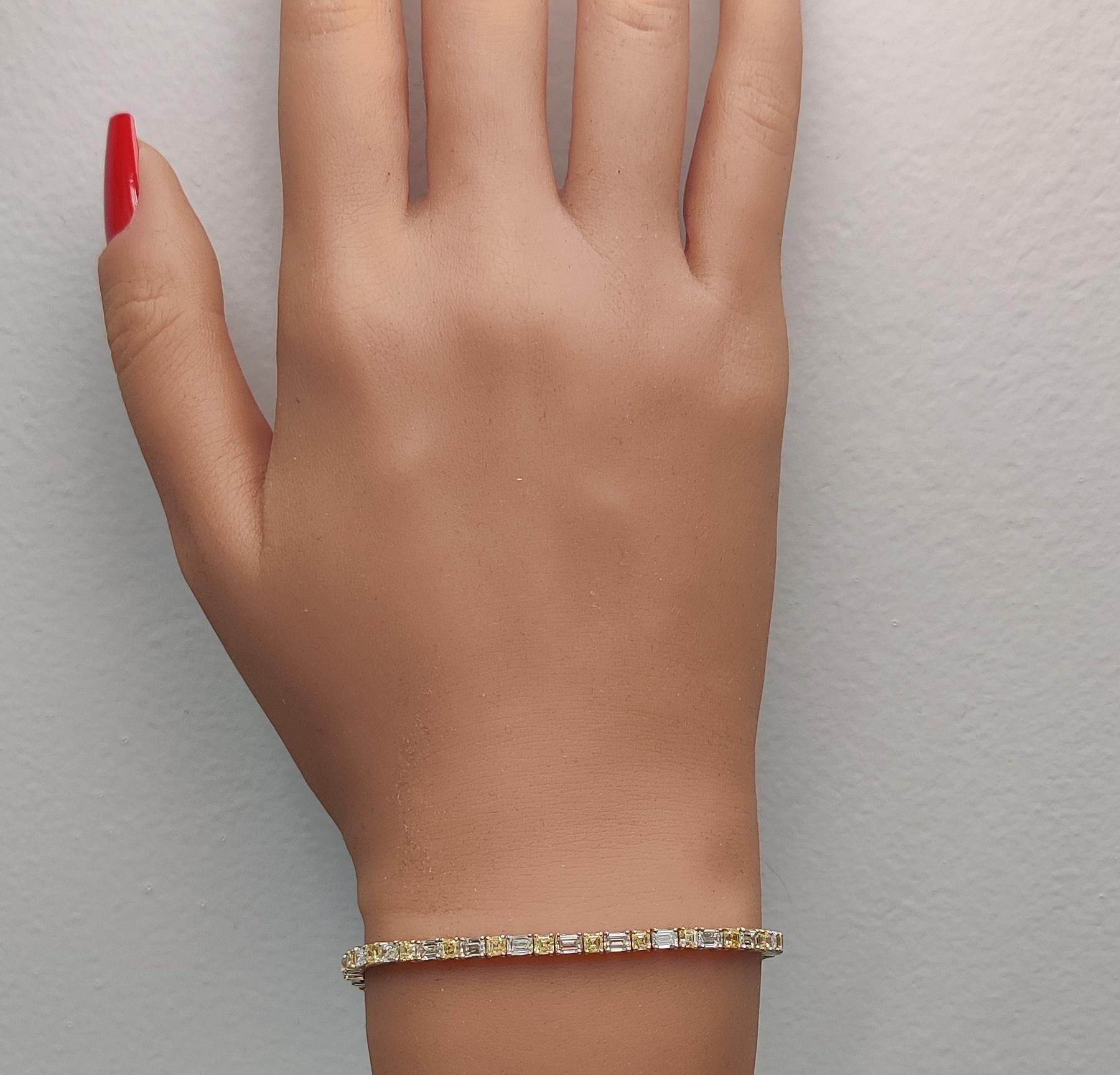 Natural Yellow Asscher Diamond 8.04 Carat TW Gold Tennis Bracelet In New Condition For Sale In New York, NY