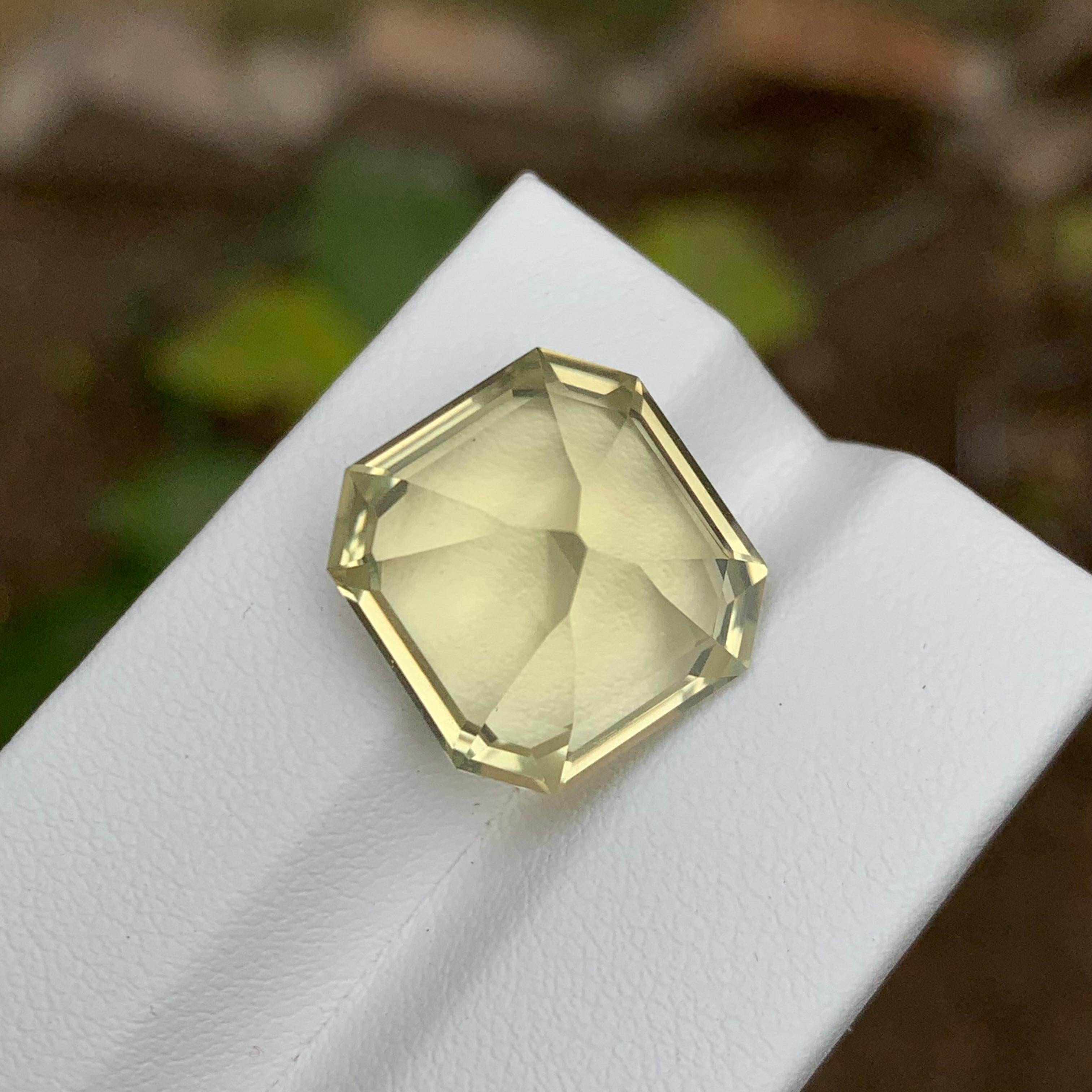 Contemporary Natural Yellow Certified Citrine Gemstone, 16.70 Carat Asscher Cut for Pendant For Sale