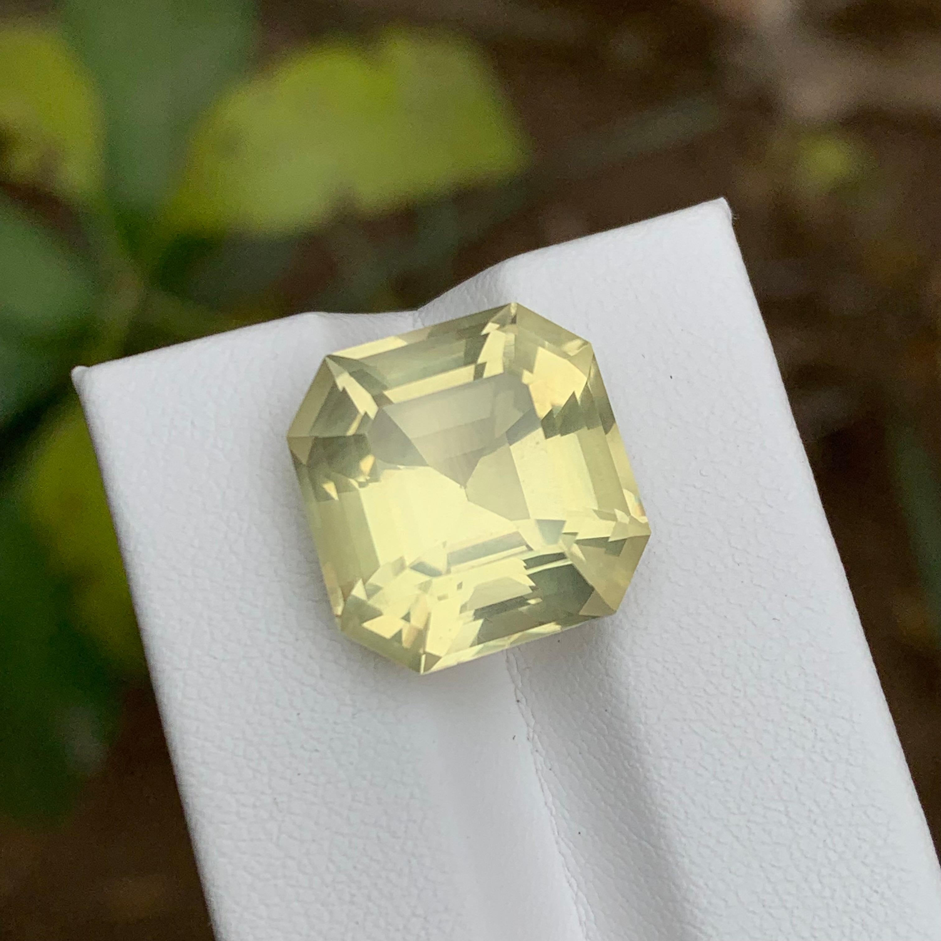 Natural Yellow Certified Citrine Gemstone, 16.70 Carat Asscher Cut for Pendant In New Condition For Sale In Peshawar, PK