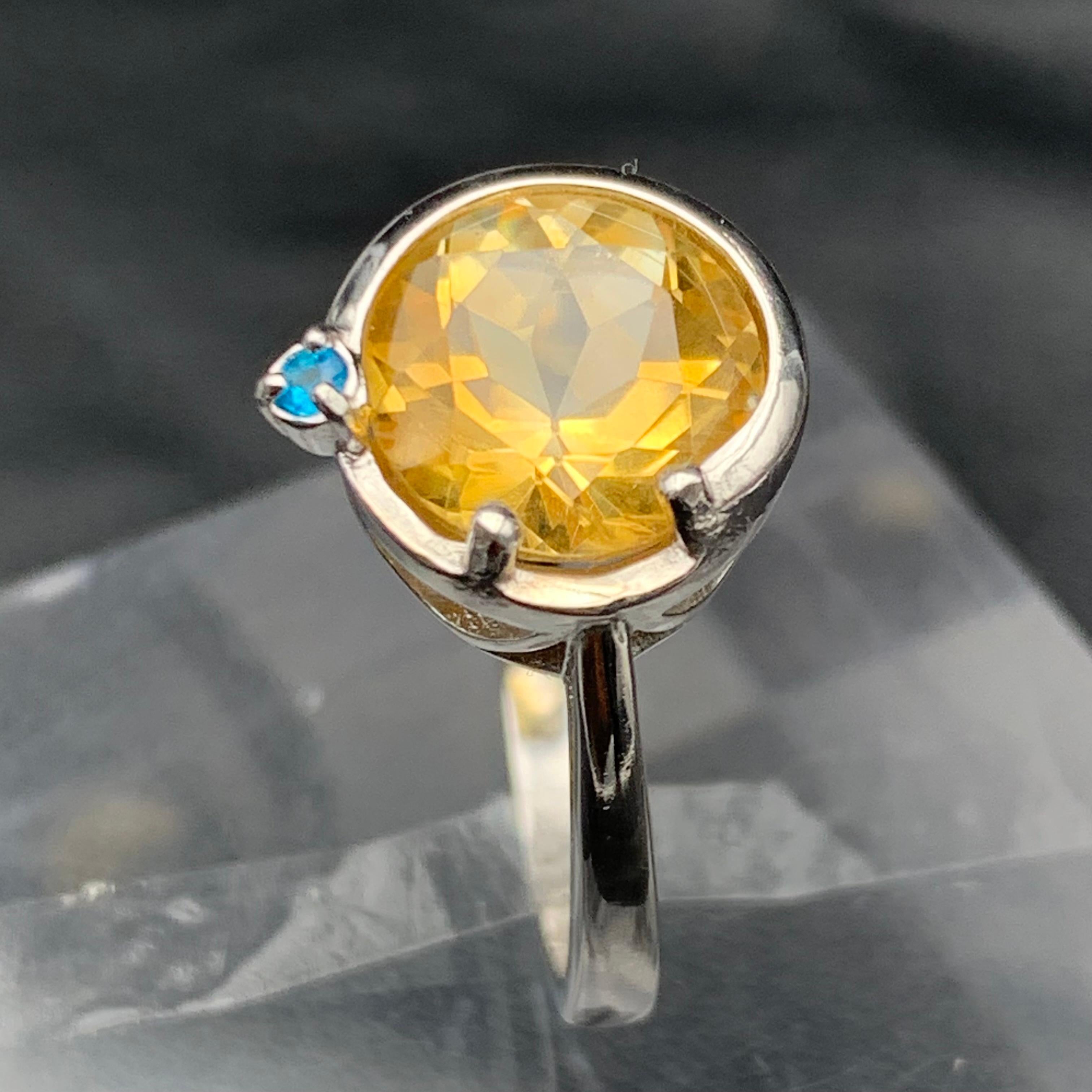 Modernist Natural Yellow Citrine Gem Ring 925 St. Silver with Swiss Blue Topaz 4.08 grams For Sale