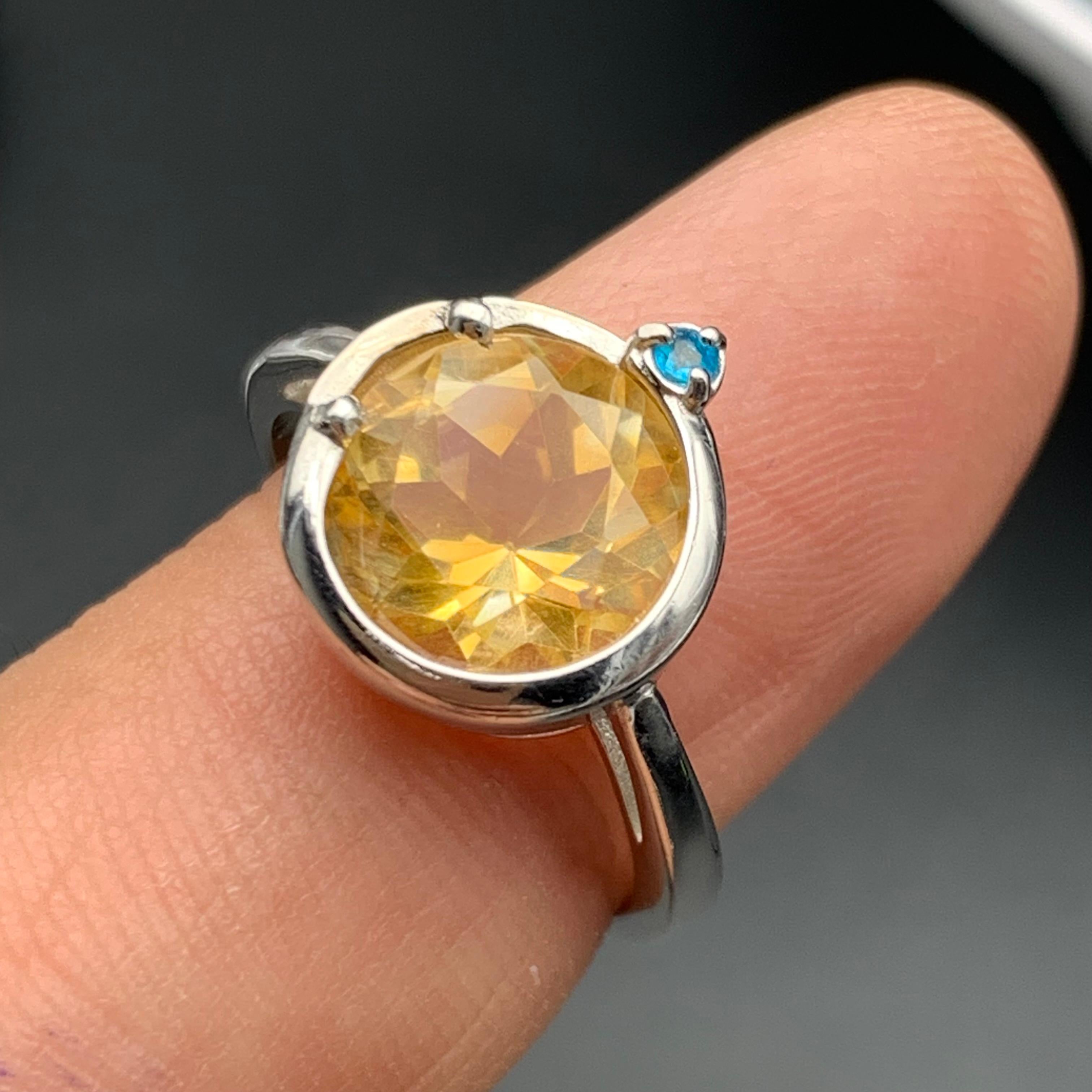Natural Yellow Citrine Gem Ring 925 St. Silver with Swiss Blue Topaz 4.08 grams In New Condition For Sale In Peshawar, PK