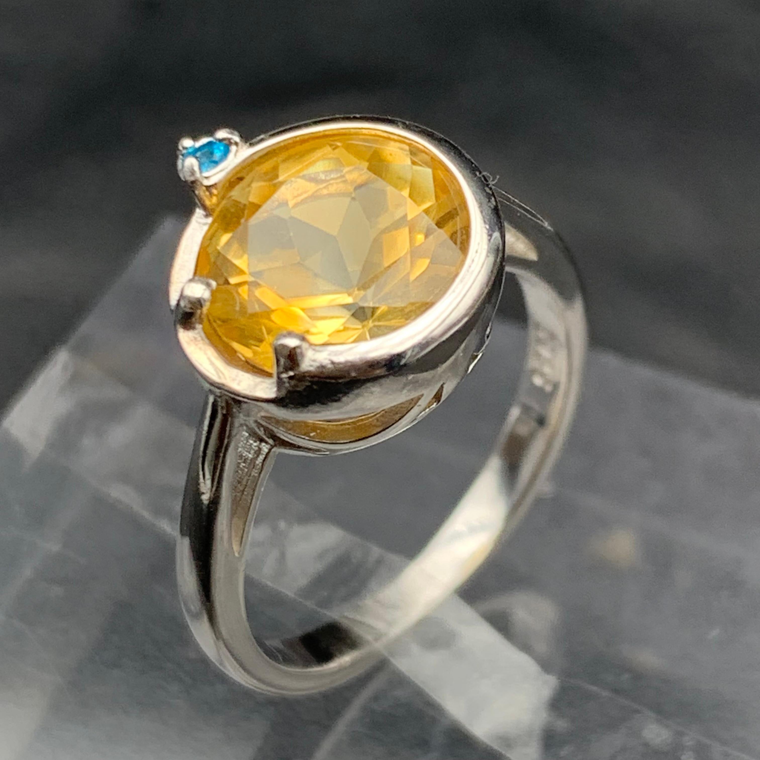 Natural Yellow Citrine Gem Ring 925 St. Silver with Swiss Blue Topaz 4.08 grams For Sale 2