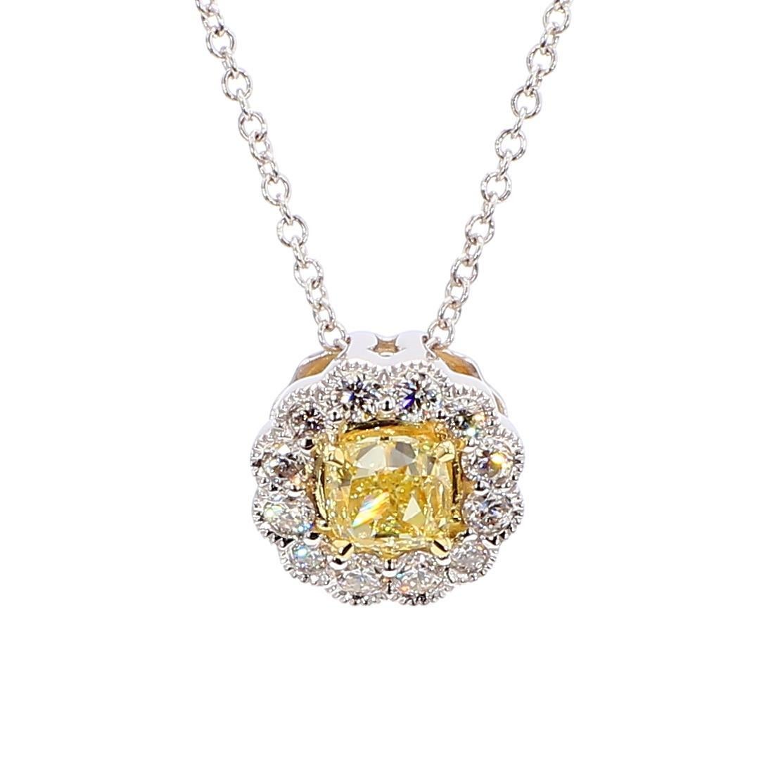 Contemporain Pendentif en or jaune naturel coussin et diamant blanc 0.70 carat TW en vente