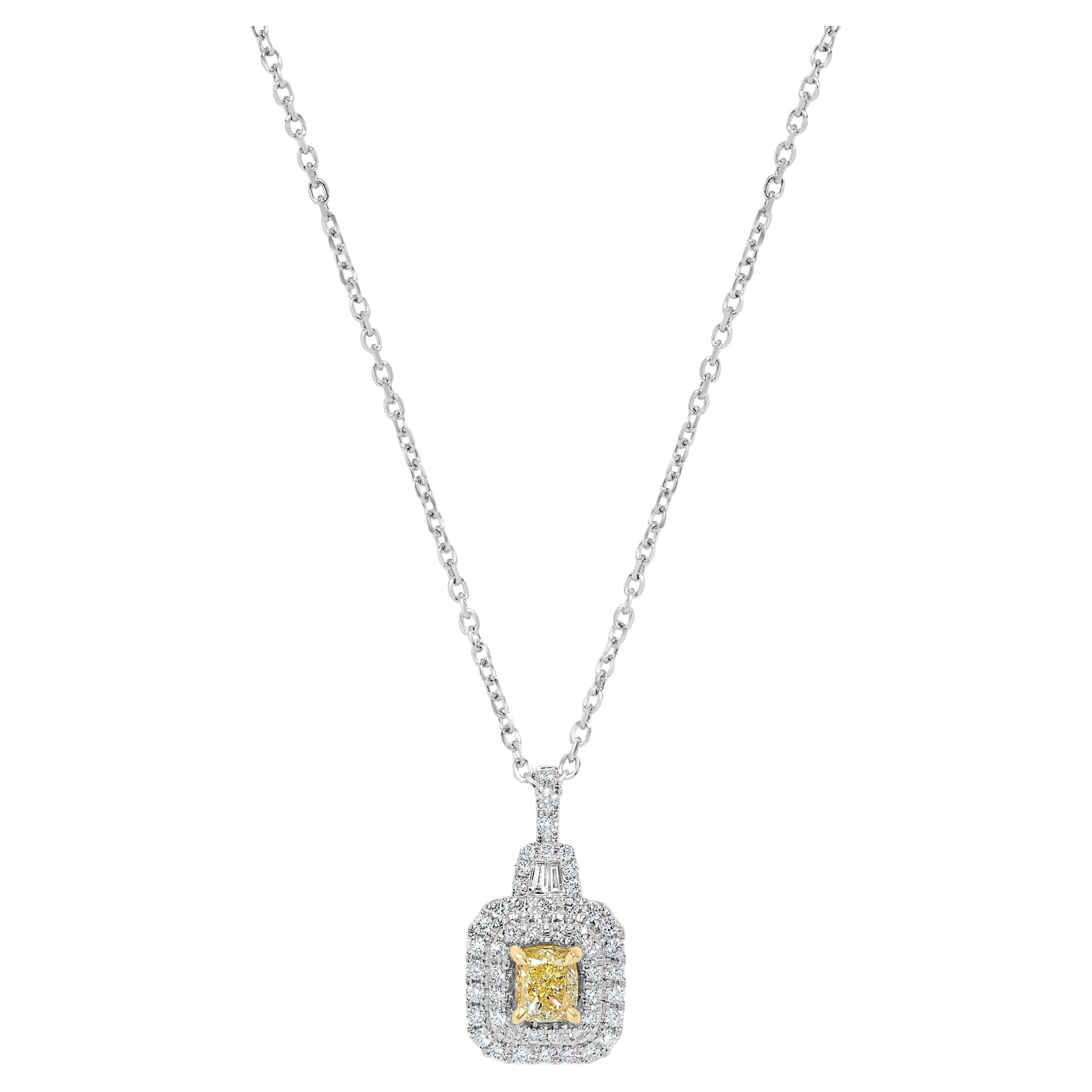 Pendentif en or jaune naturel coussin et diamant blanc 0.94 carat TW