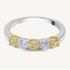 Natürlicher gelber Kissenschliff und weißer Diamant 1.05 Karat TW Gold Ehering