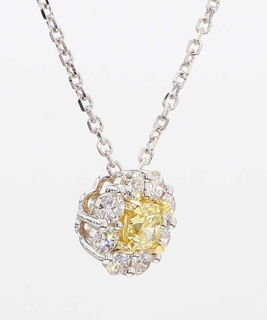 Taille coussin Pendentif en or jaune naturel coussin et diamant blanc 1.07 carat TW en vente