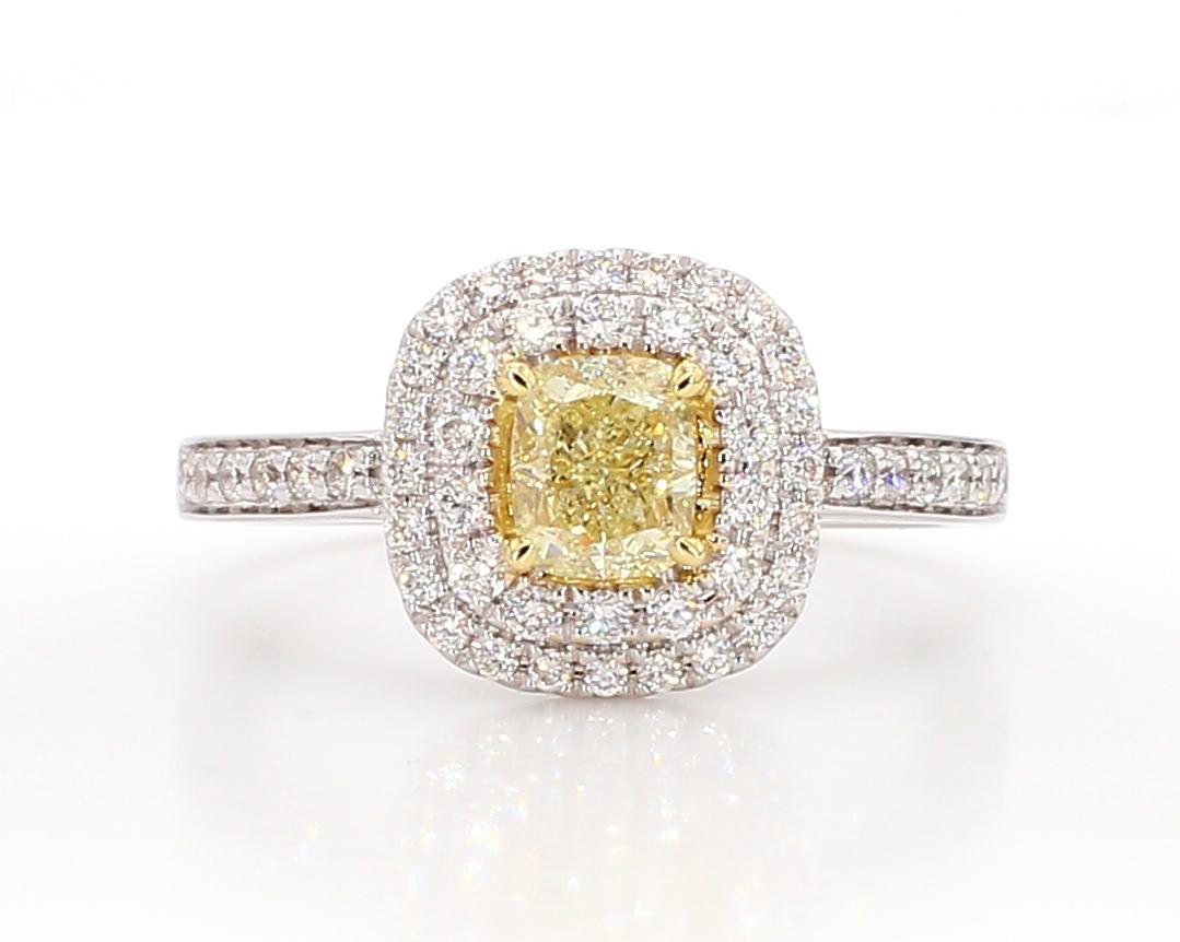 Contemporain Bague cocktail en or jaune naturel coussin et diamants blancs de 1.10 carats poids total en vente