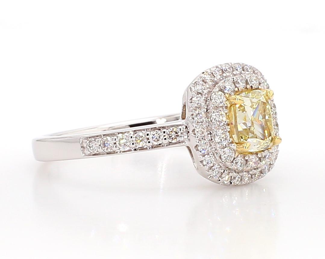 Taille coussin Bague cocktail en or jaune naturel coussin et diamants blancs de 1.10 carats poids total en vente