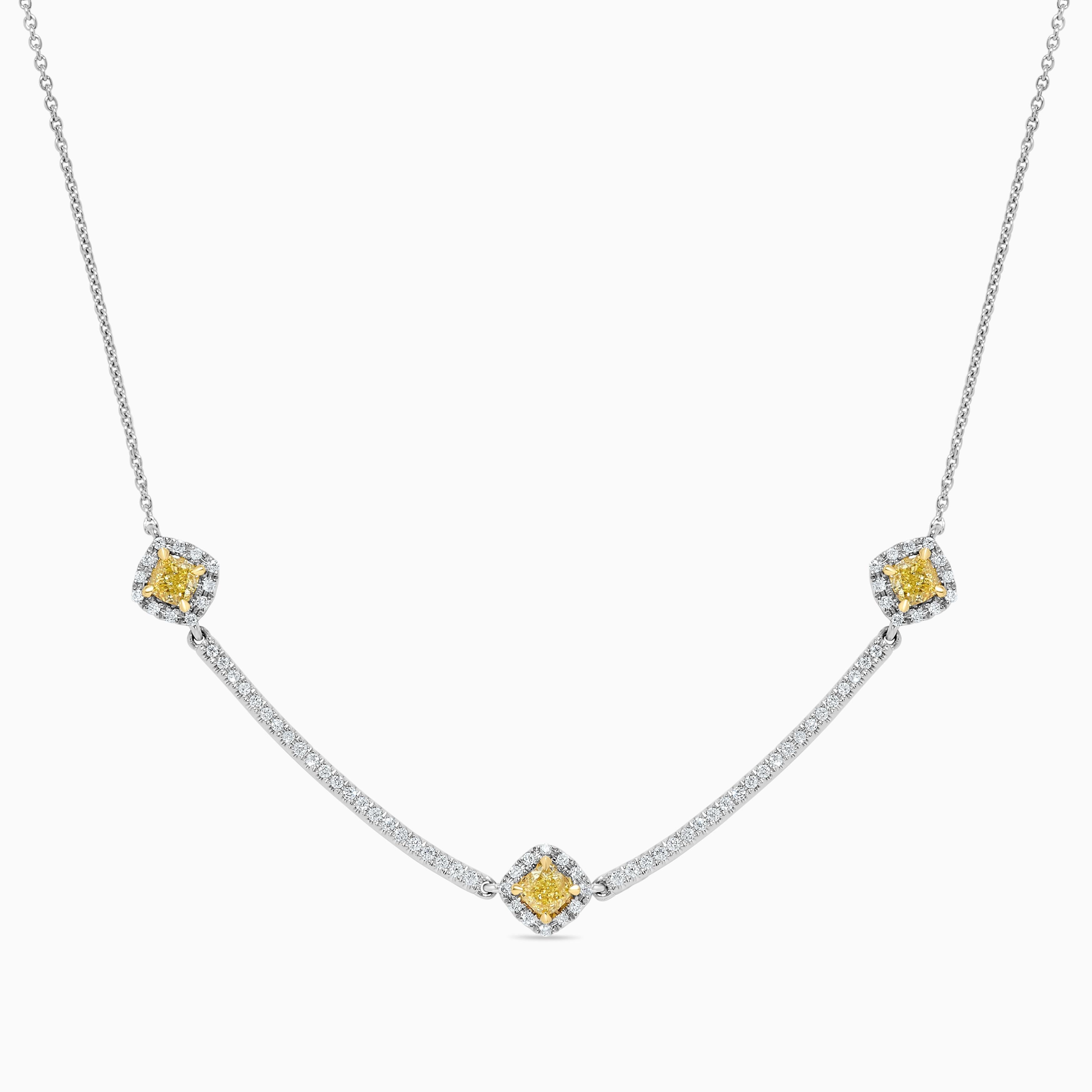 Contemporain Collier pendentif en or jaune naturel avec coussin et diamant blanc de 1.11 carat Tw en vente