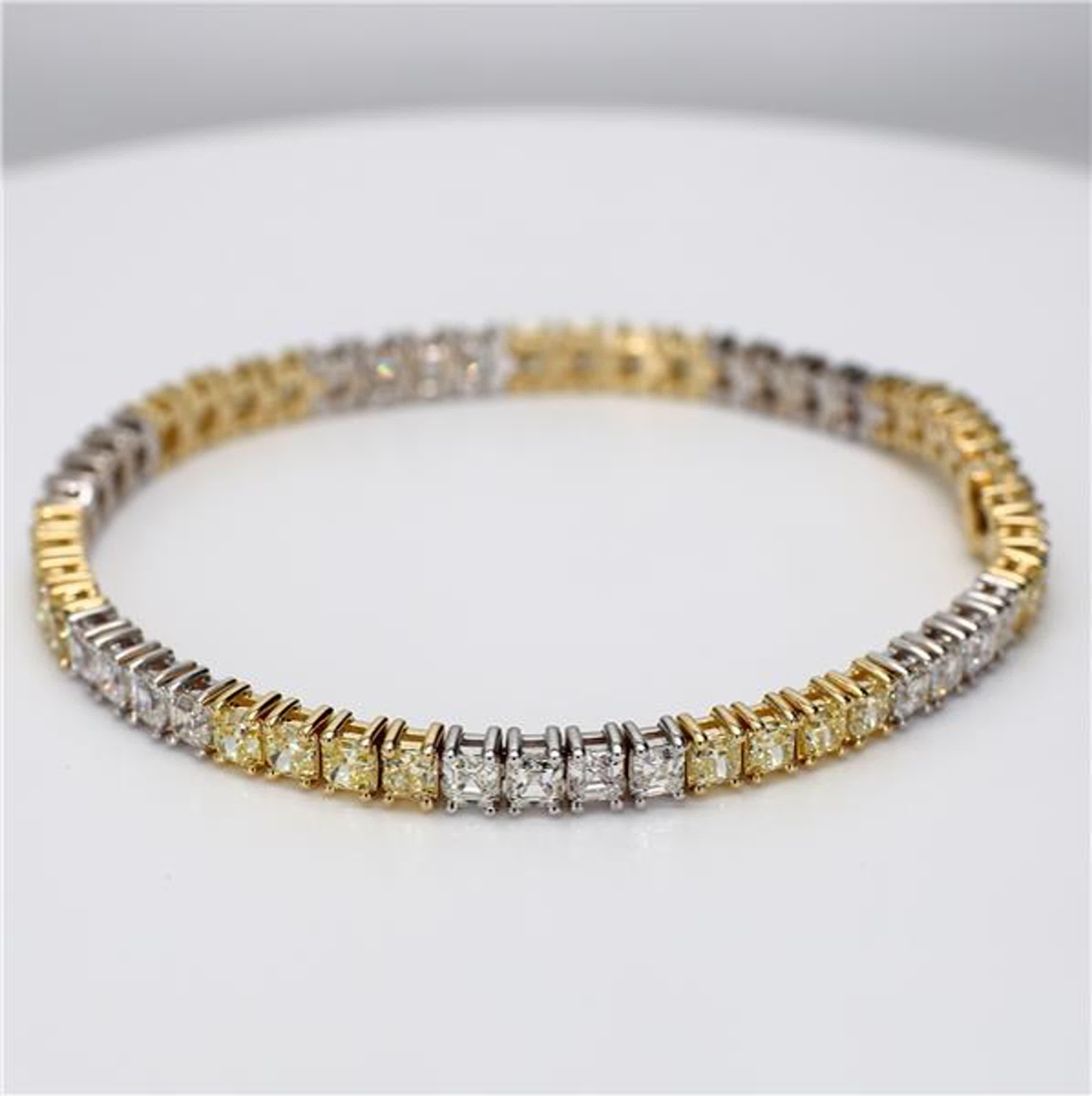 Contemporary Natural Yellow Cushion and White Diamond 11.54 Carat TW Gold Tennis Bracelet For Sale