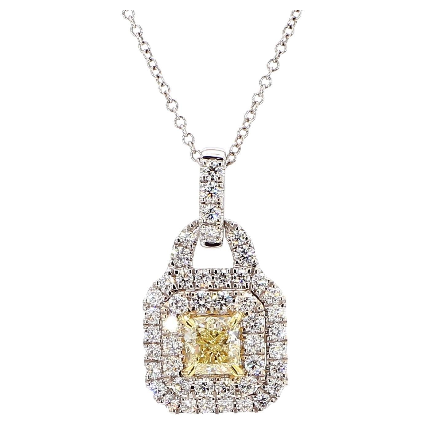 Pendentif en or jaune naturel coussin et diamant blanc 1.21 carat TW en vente