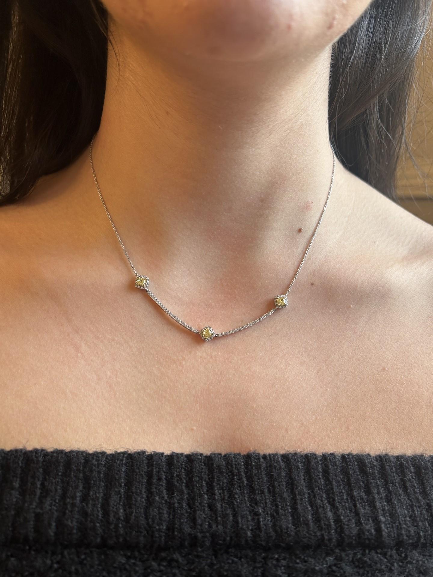 Natürlicher gelber Kissenschliff und weißer Diamant 1,25 Karat Tw Gold Tropfen-Halskette im Zustand „Neu“ im Angebot in New York, NY