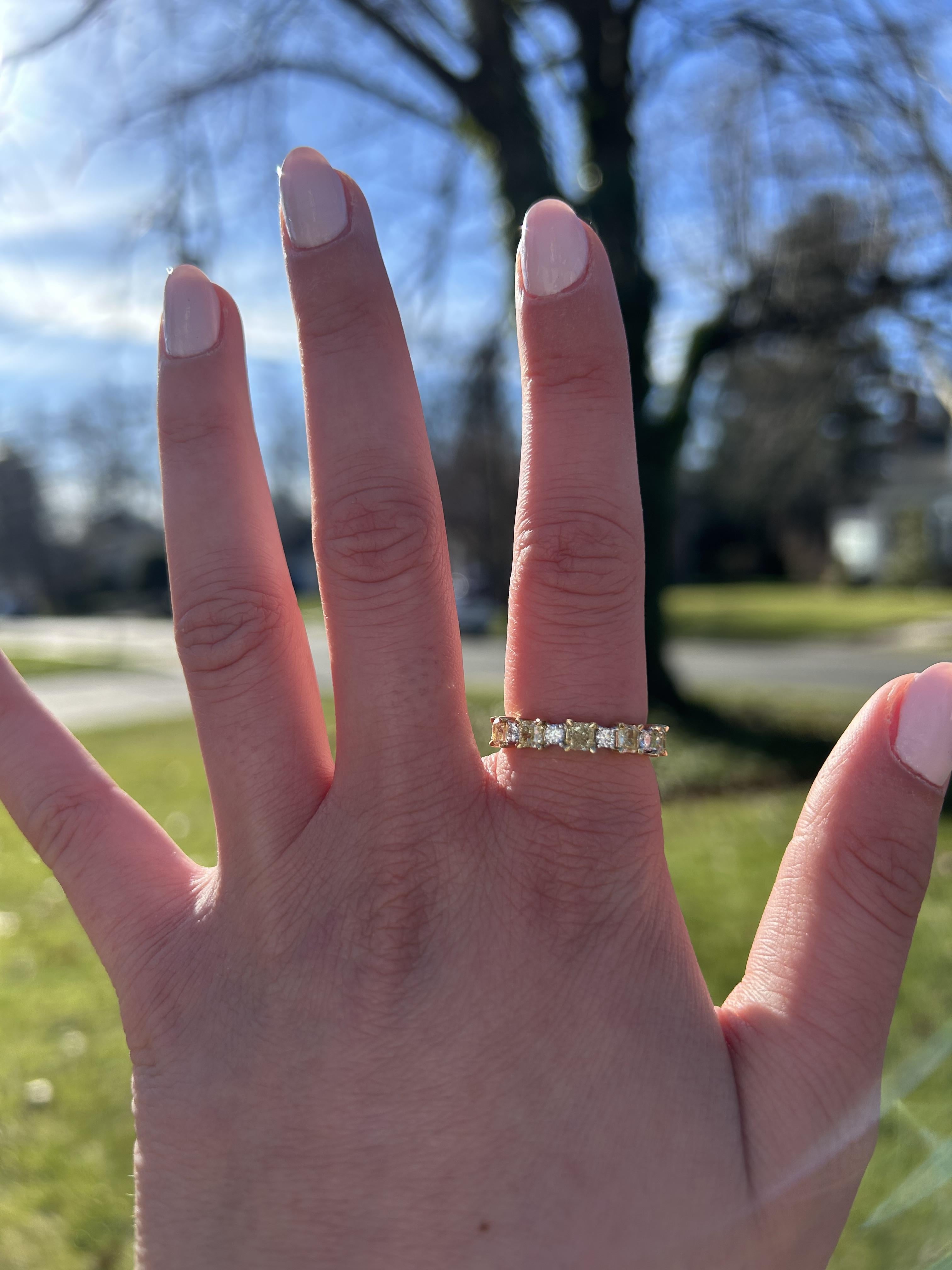 Natürlicher gelber Kissenschliff und weißer Diamant 1.35 Karat TW Gold Ehering Damen im Angebot