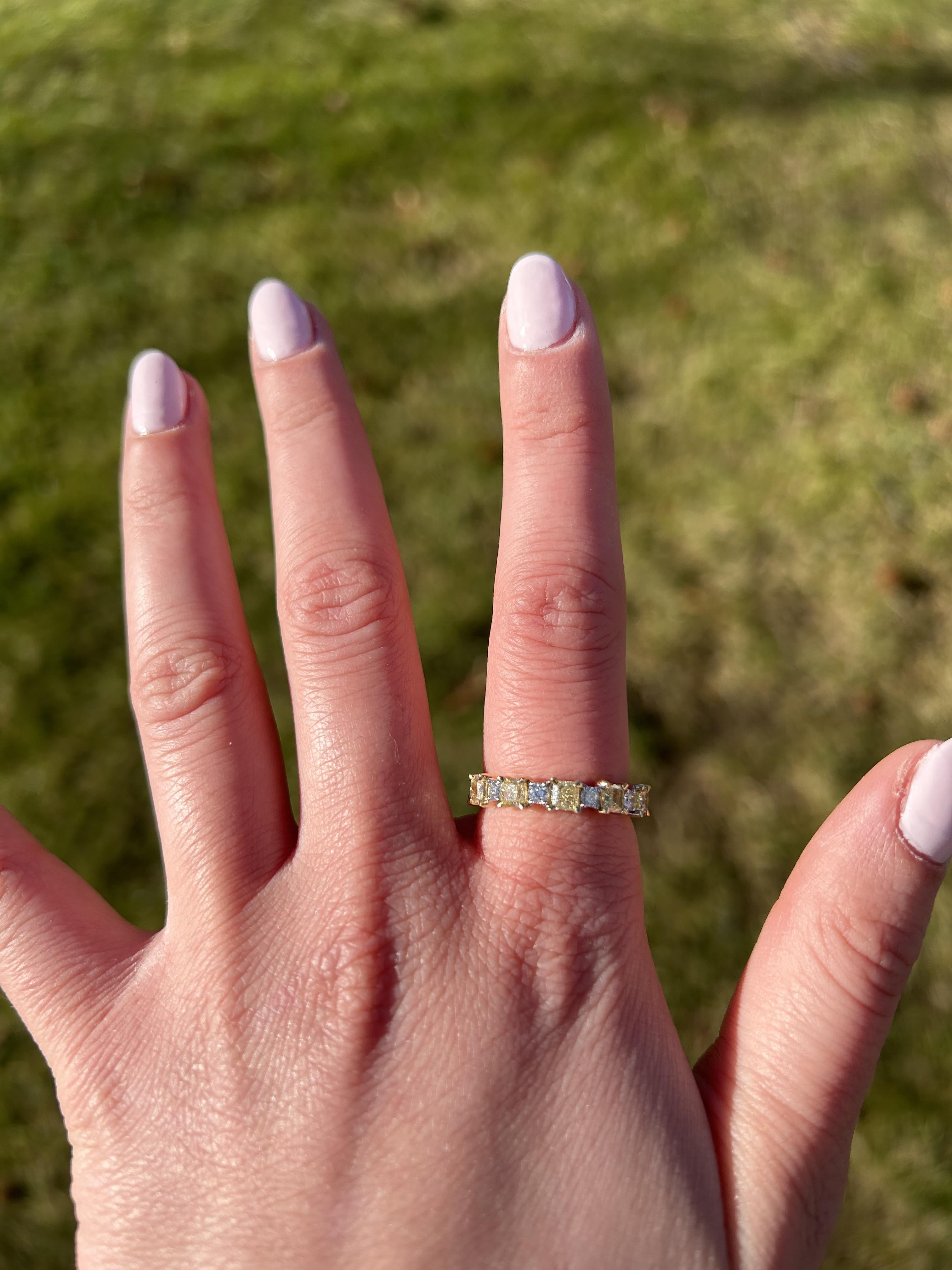 Natürlicher gelber Kissenschliff und weißer Diamant 1.35 Karat TW Gold Ehering im Angebot 1