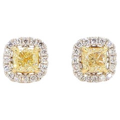 Boucles d'oreilles en or jaune coussin et diamant blanc de 1.74 carat TW