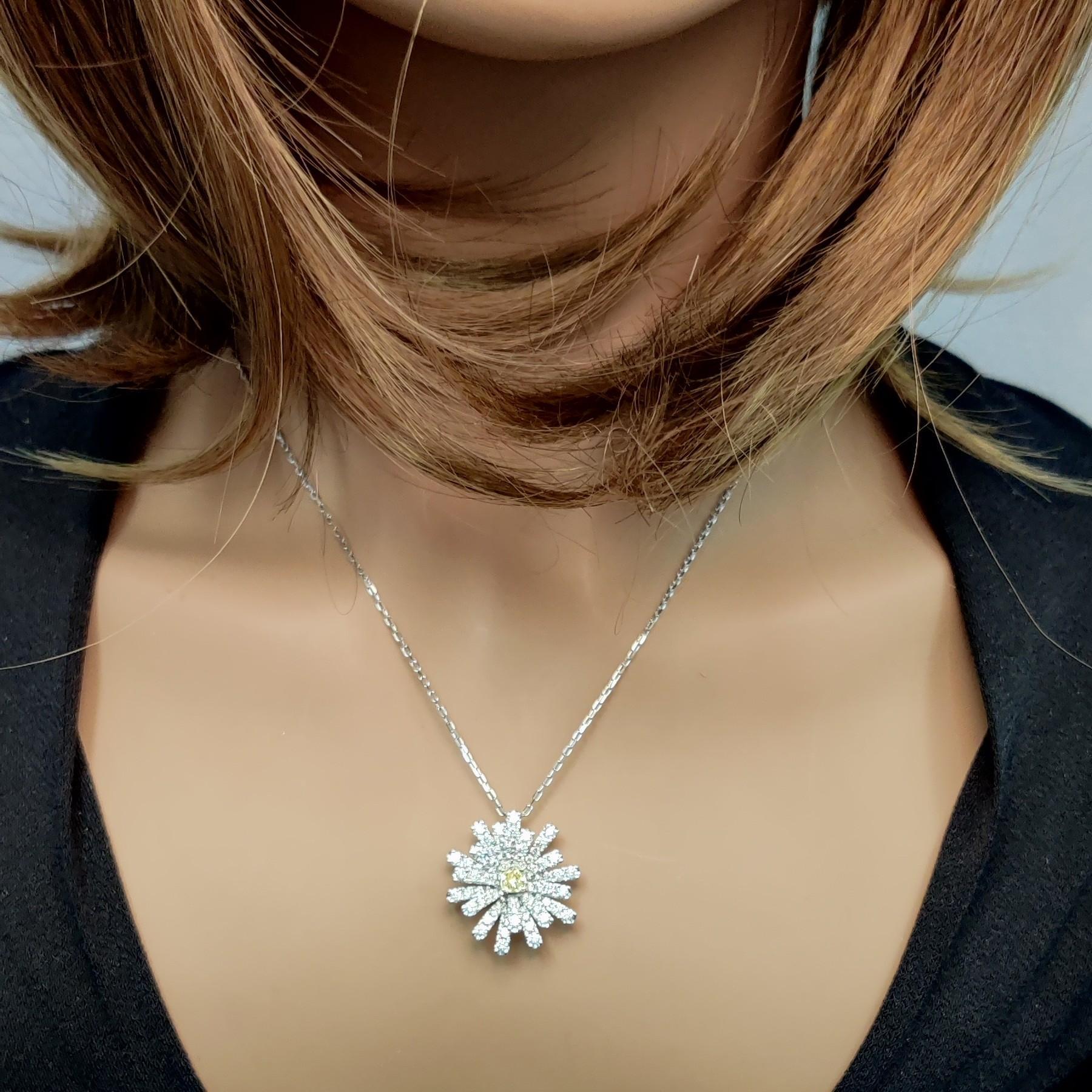 Ciondolo a goccia in oro giallo naturale con cuscino e diamante bianco da 1.75 carati TW In condizioni Nuovo in vendita a New York, NY