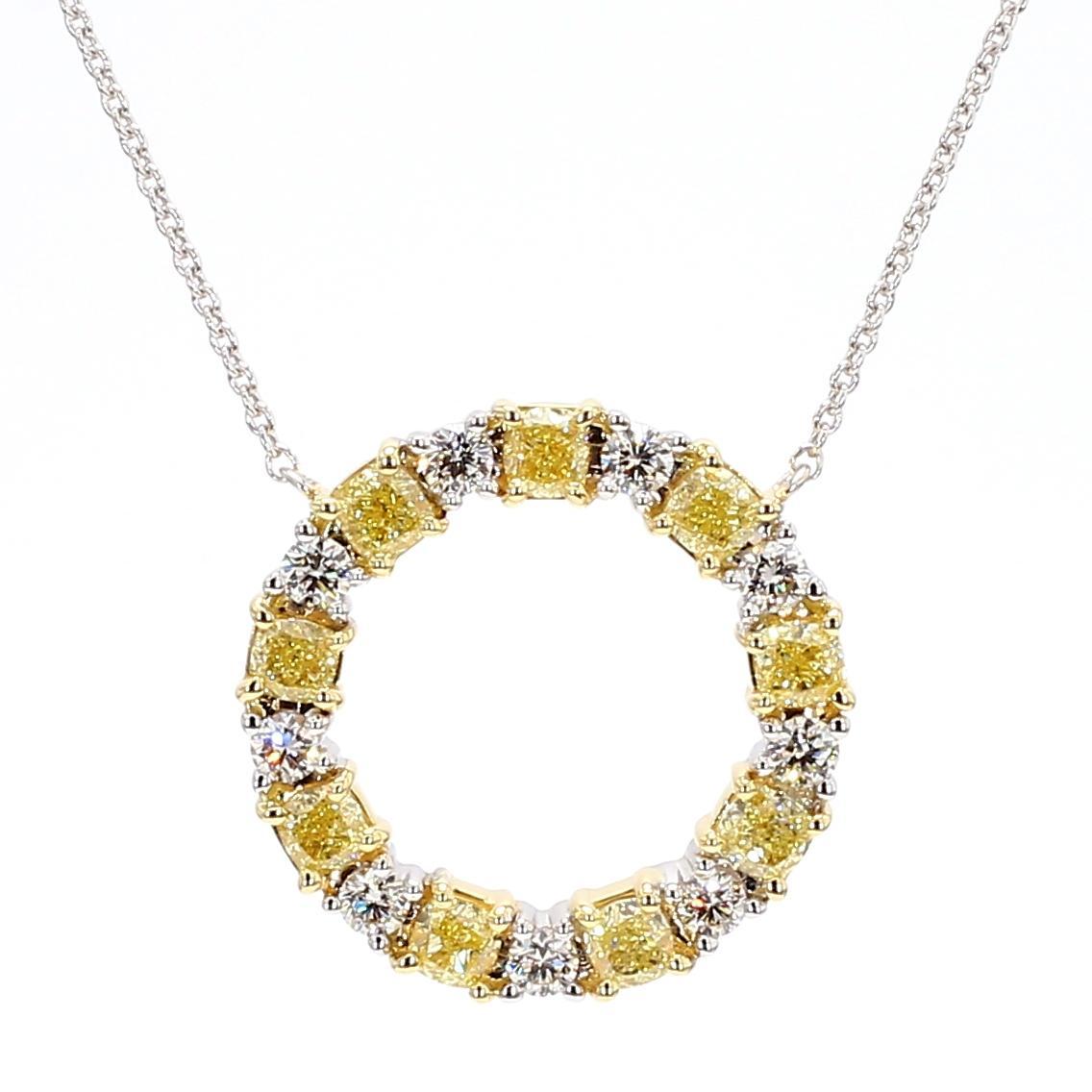Contemporain Pendentif en or jaune naturel coussin et diamant blanc 2.25 carat TW en vente