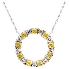 Pendentif en or jaune naturel coussin et diamant blanc 2.25 carat TW