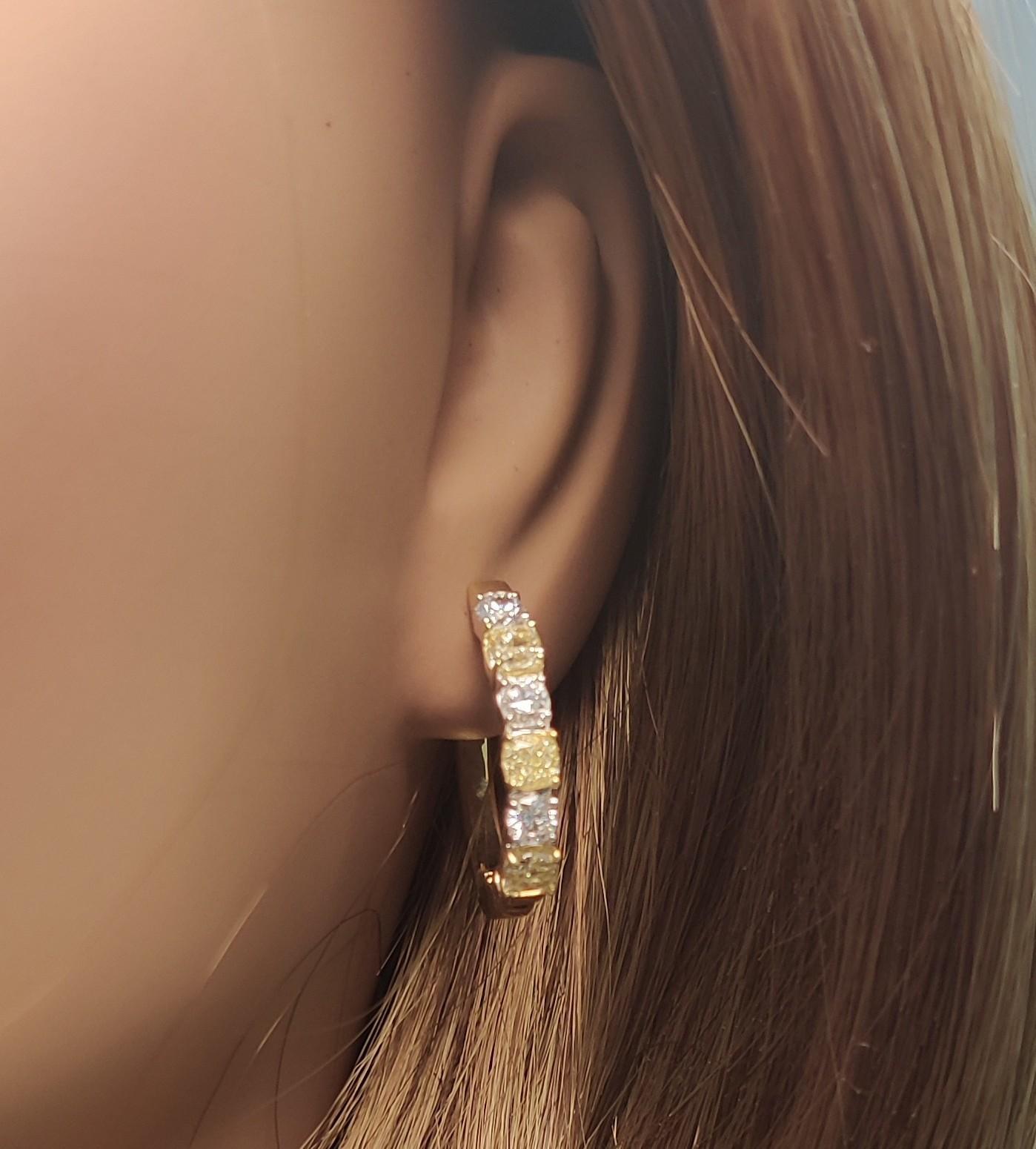 Orecchini a cerchio in oro giallo naturale con cuscino e diamante bianco da 2,36 carati TW In condizioni Nuovo in vendita a New York, NY