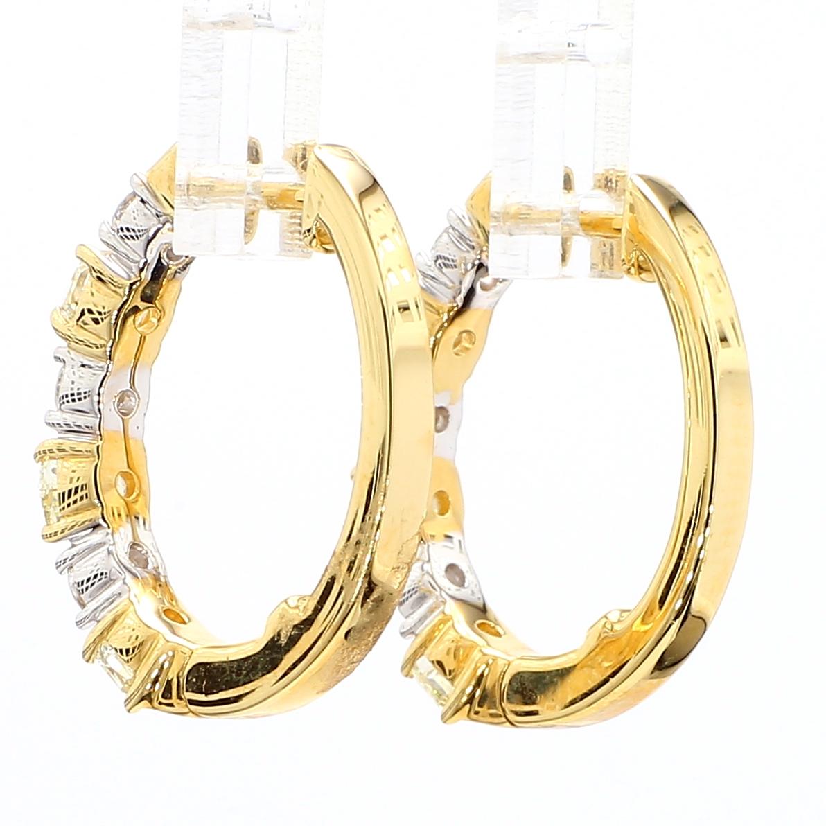 Boucles d'oreilles en or jaune naturel avec coussin et diamant blanc de 2.37 carats TW en vente 1