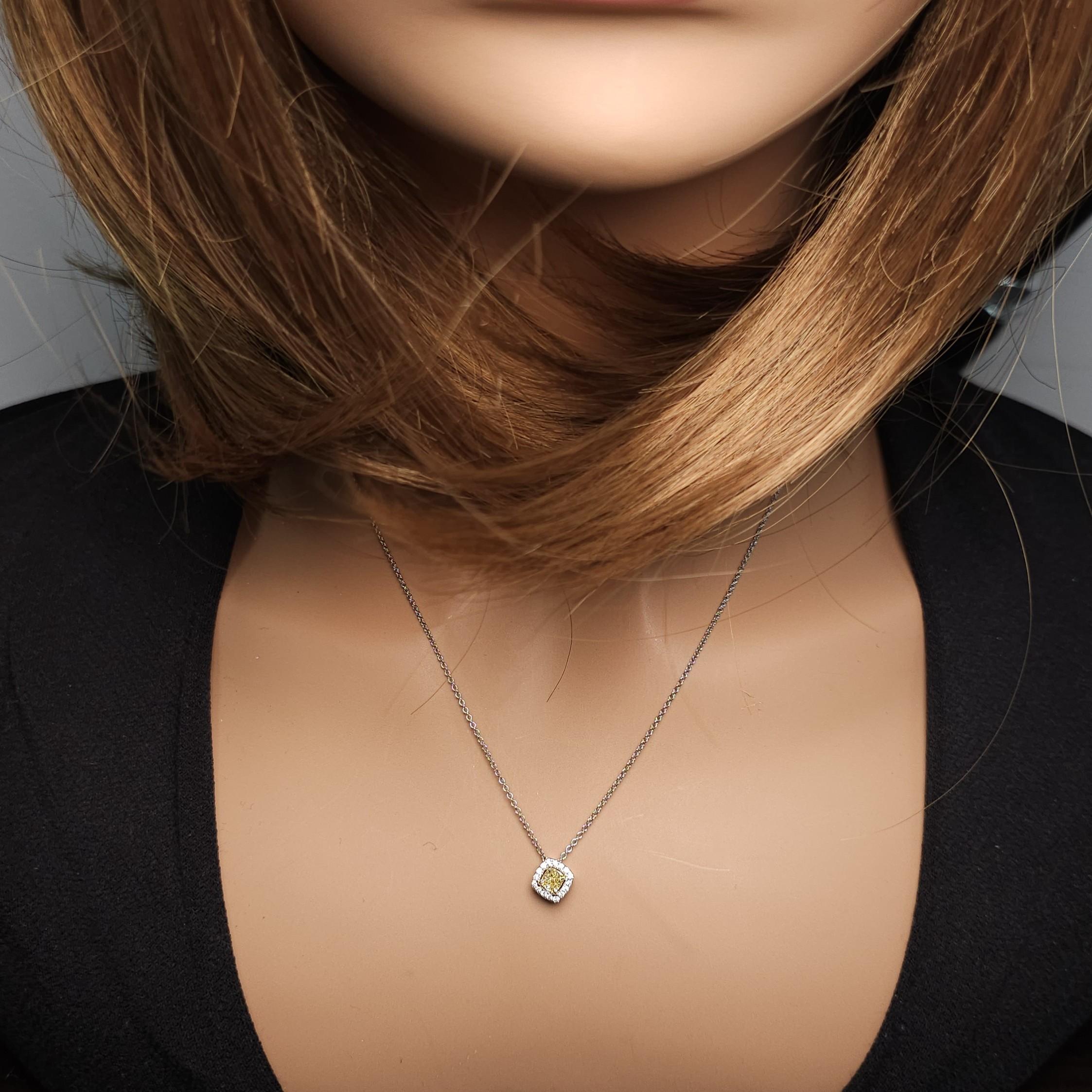 natürlicher gelber Kissen- und weißer Diamant .34 Karat TW Gold-Tropfen-Anhänger im Zustand „Neu“ im Angebot in New York, NY
