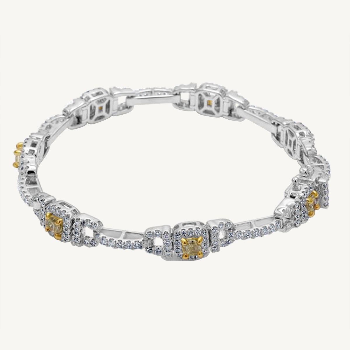 Bracelet en or jaune naturel coussin et diamants blancs de 4,30 carats poids total