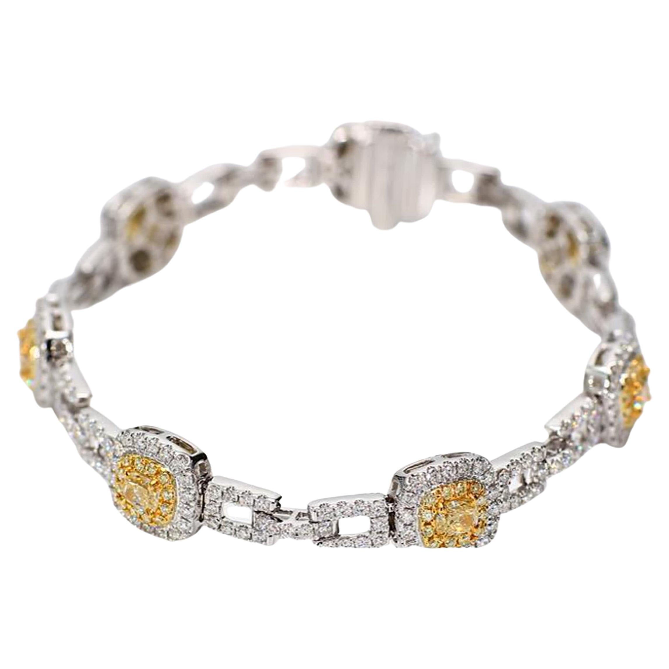 Bracelet en or jaune naturel avec diamants blancs et coussin de 5,08 carats poids total