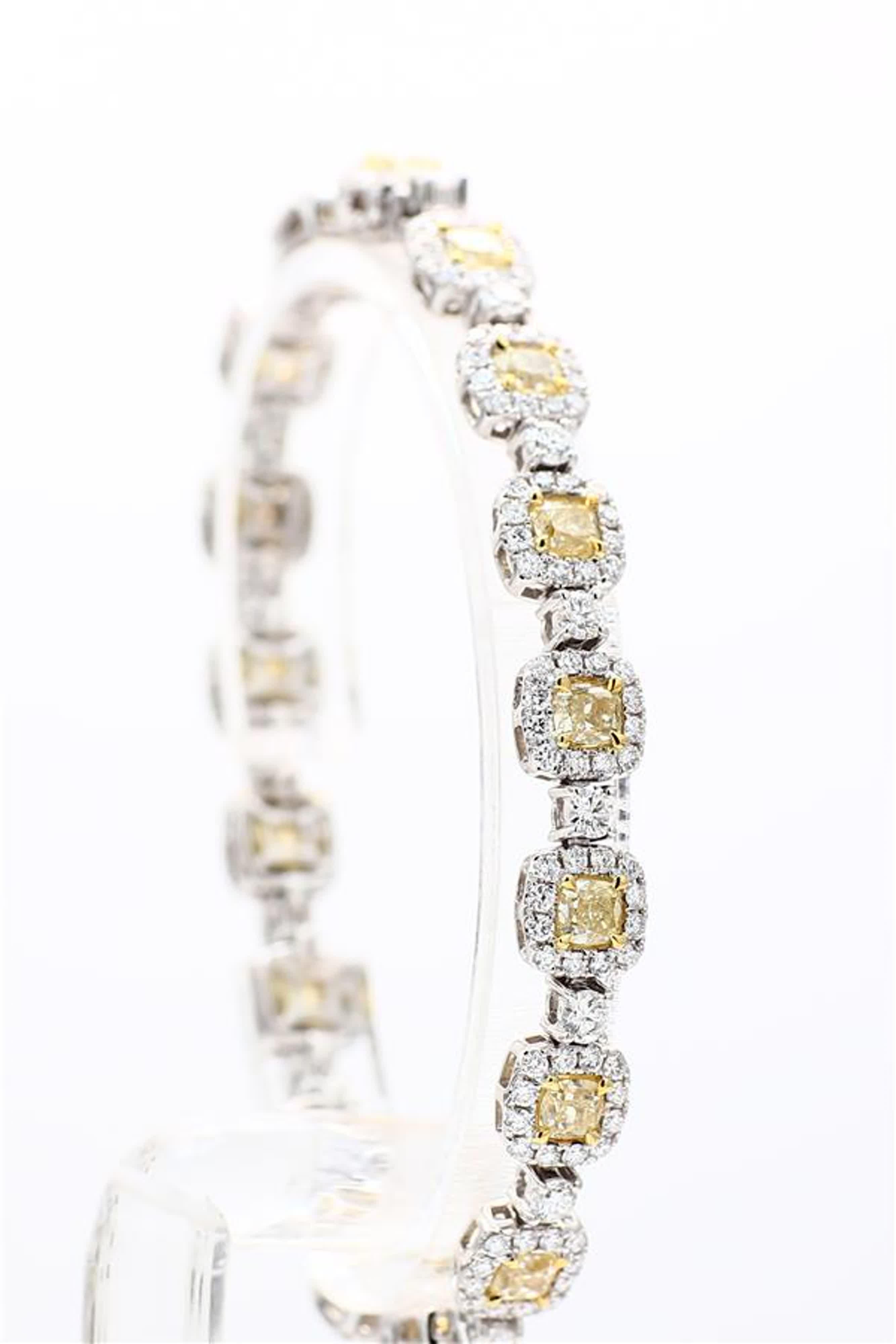 Natural Yellow Cushion and White Diamond 9.01 Carat TW Gold Bracelet For Sale 2