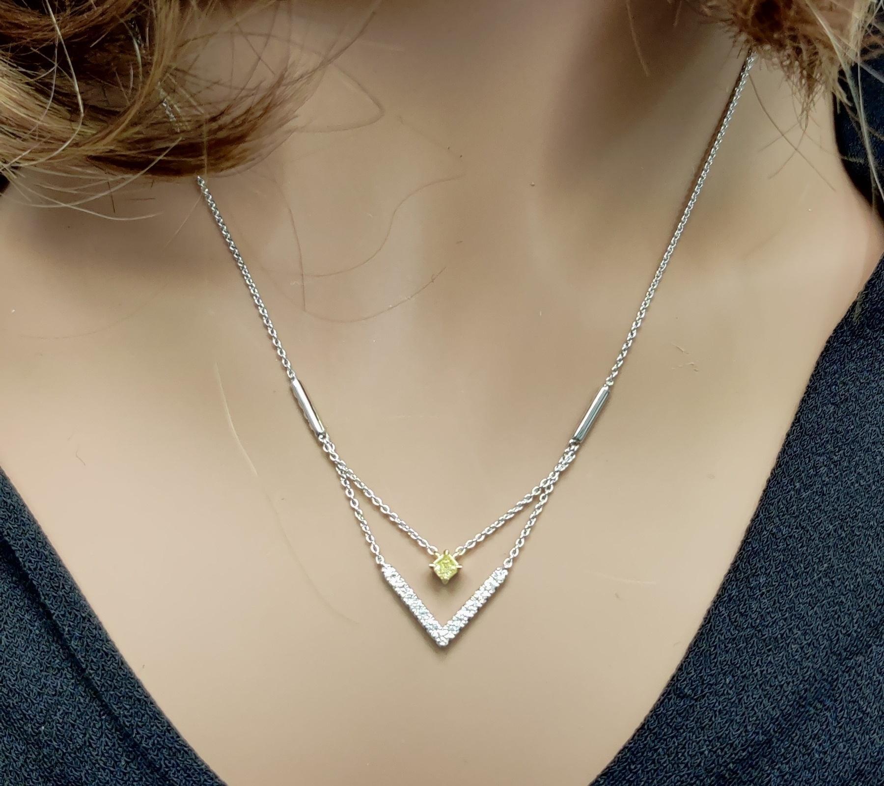 Natural Yellow Cushion Diamond 0.39 Carat TW Gold Drop Necklace im Zustand „Neu“ im Angebot in New York, NY