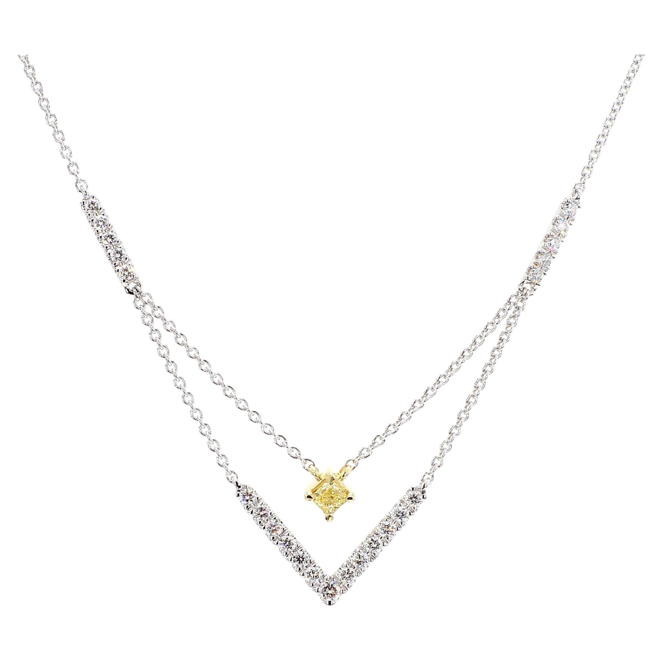 Natural Yellow Cushion Diamond 0.39 Carat TW Gold Drop Necklace im Angebot