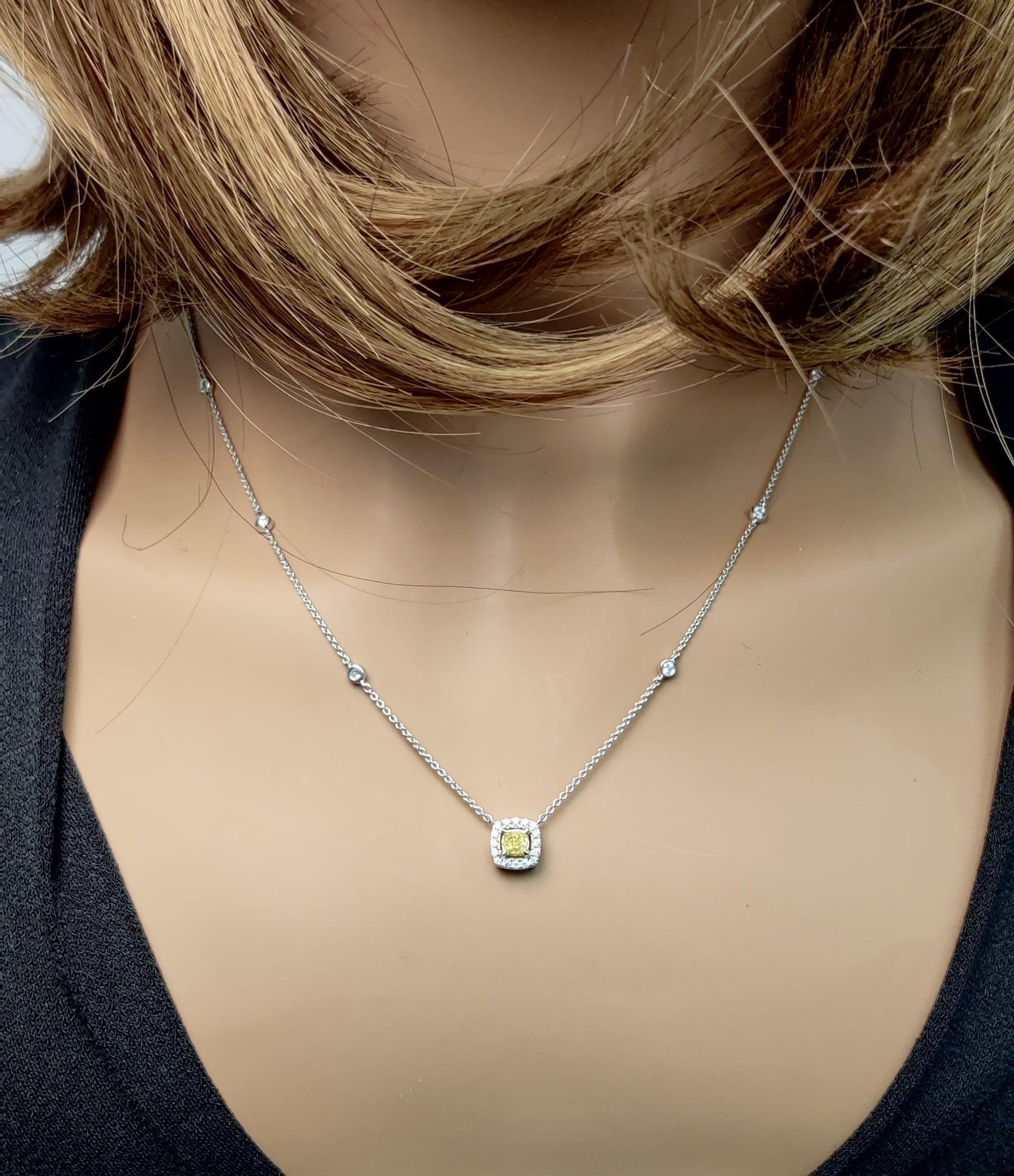 Collier goutte en or jaune naturel taille coussin de 0.43 carat poids total Neuf - En vente à New York, NY